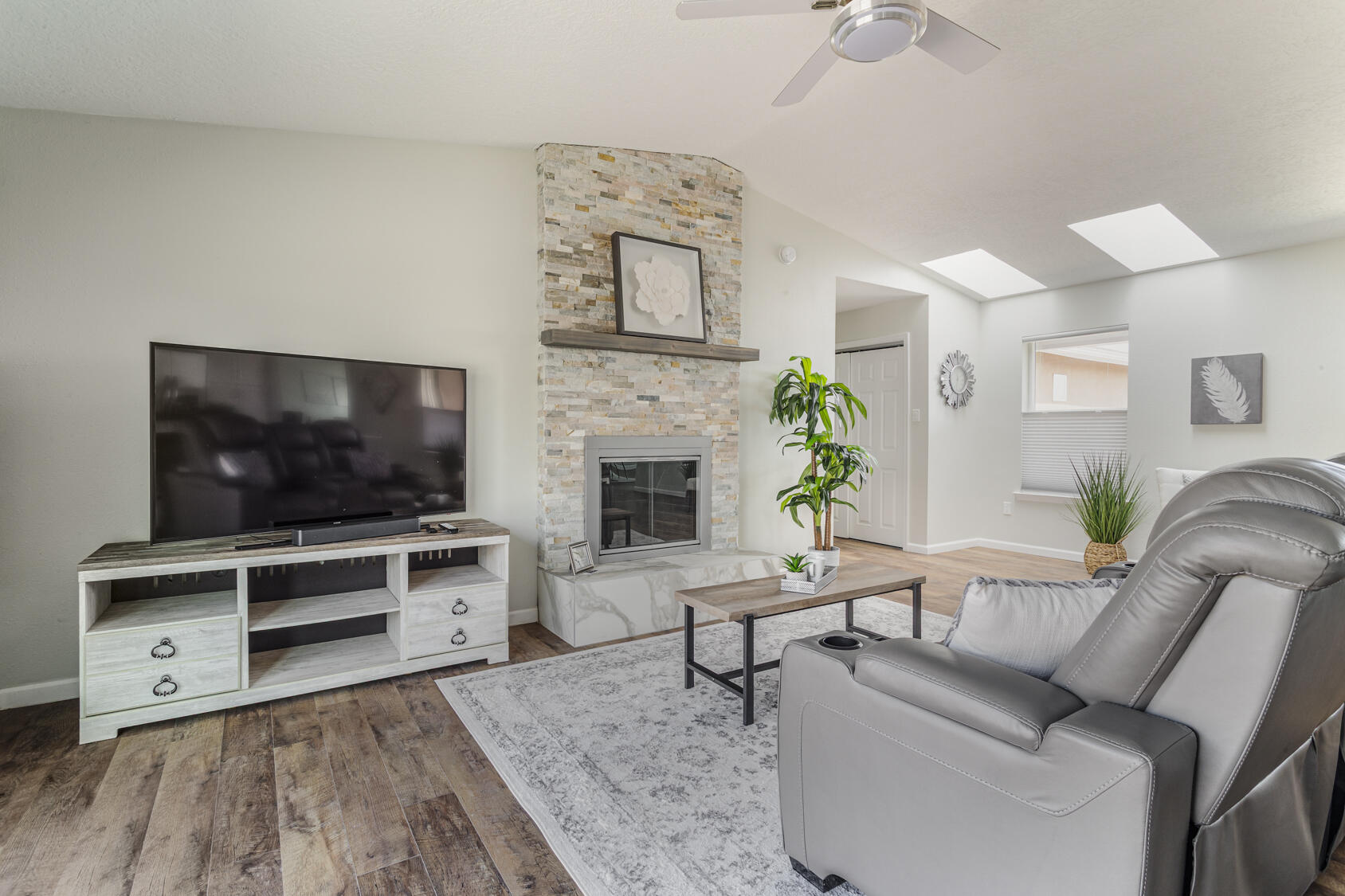 1110 Valley View Drive SW