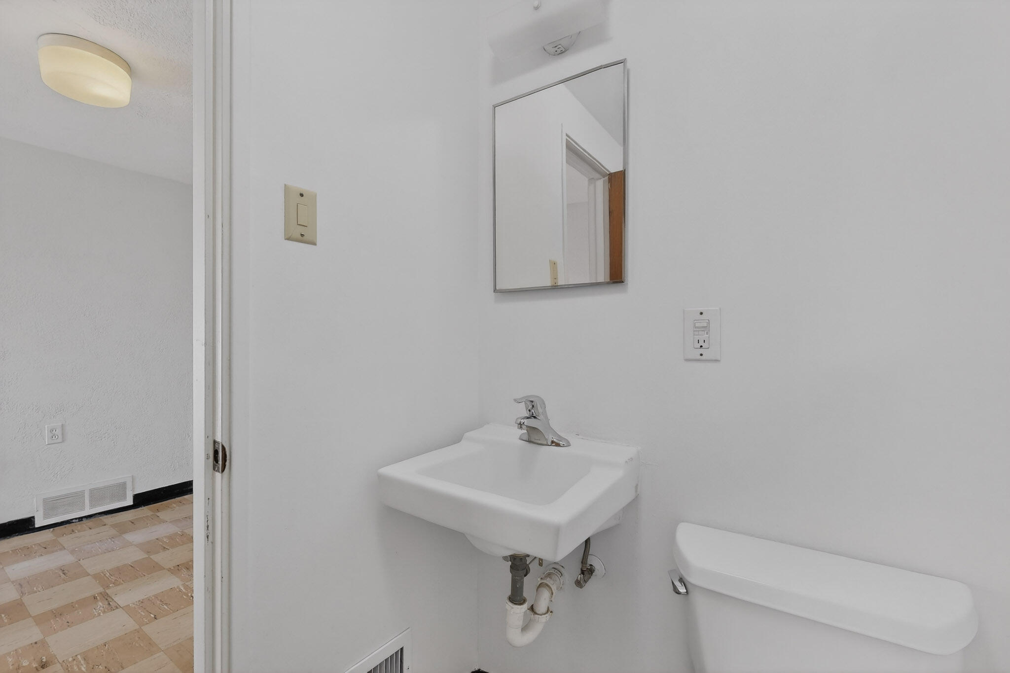 4802 Constitution Avenue NE