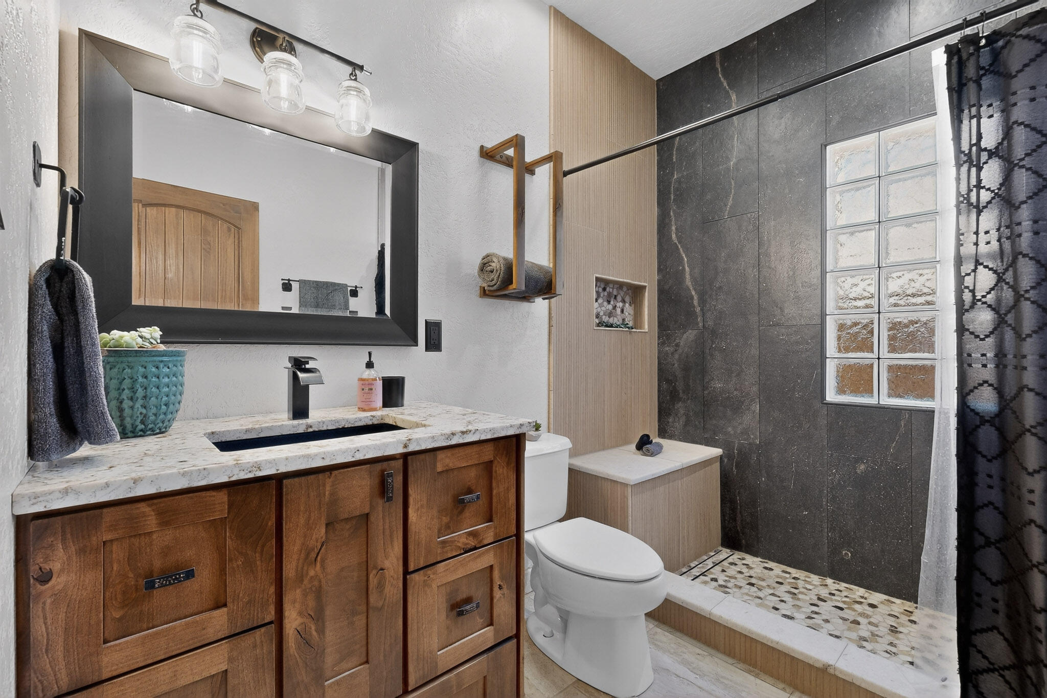 2516 Nogales Road NE