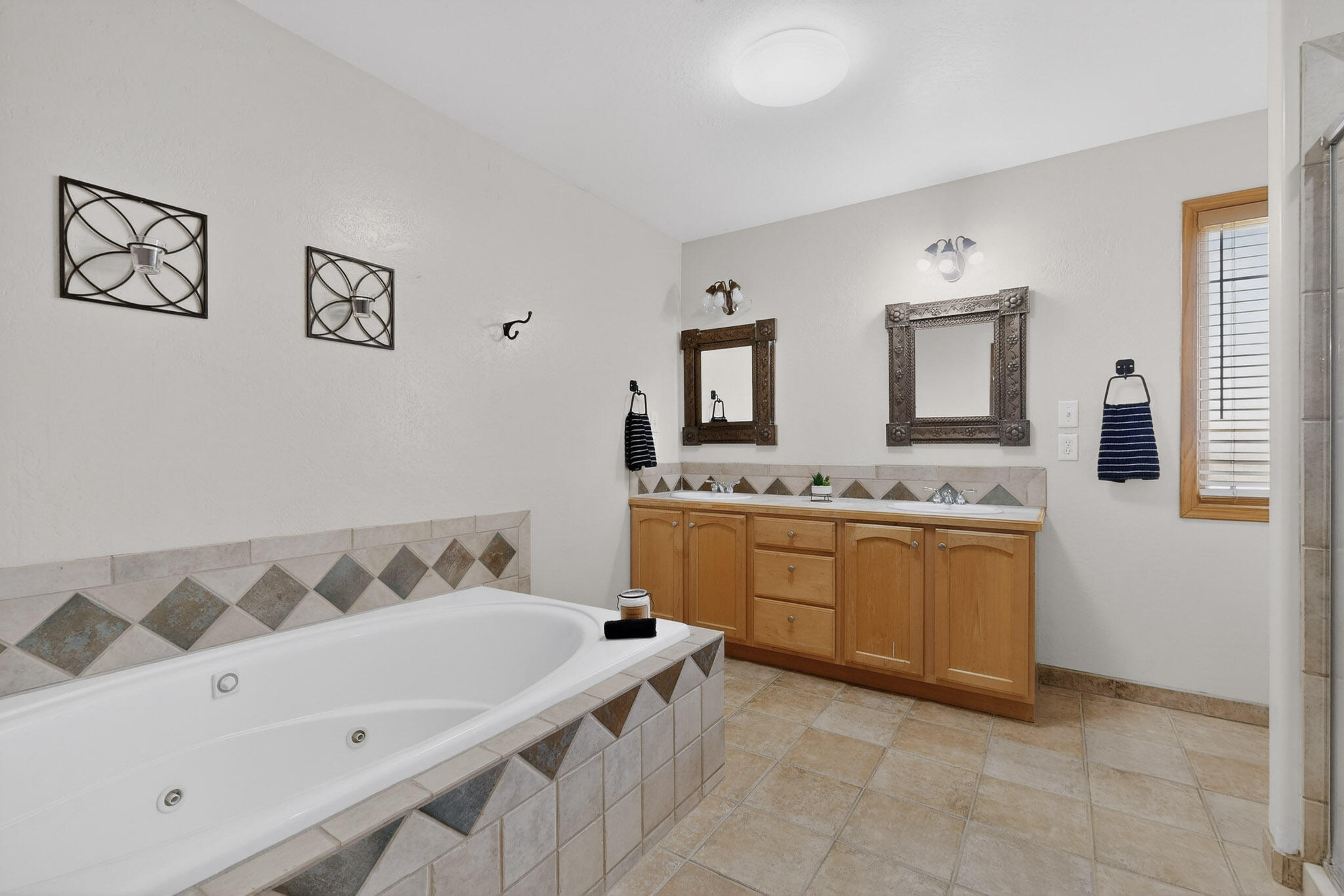 2516 Nogales Road NE