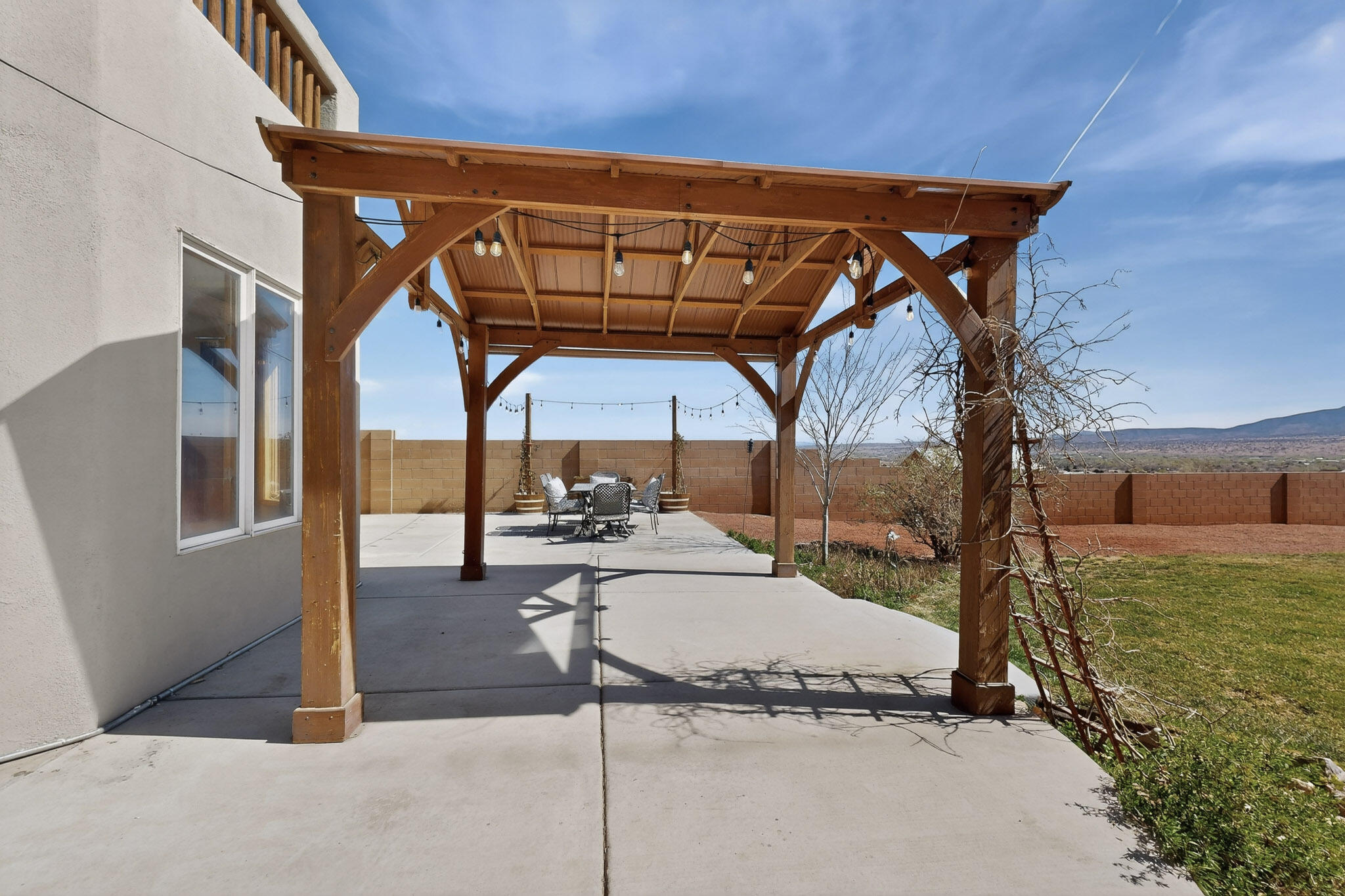 2516 Nogales Road NE