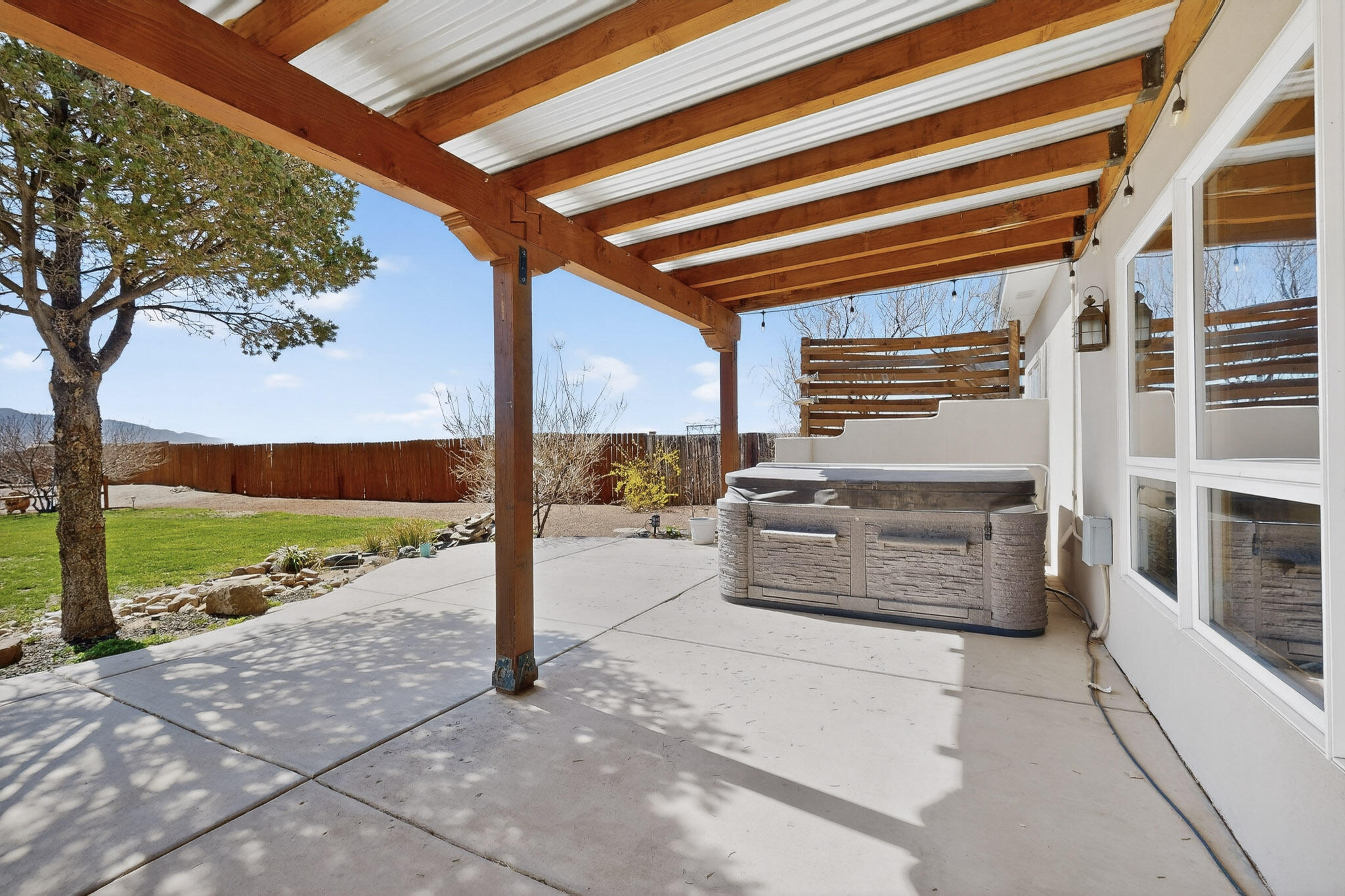 2516 Nogales Road NE