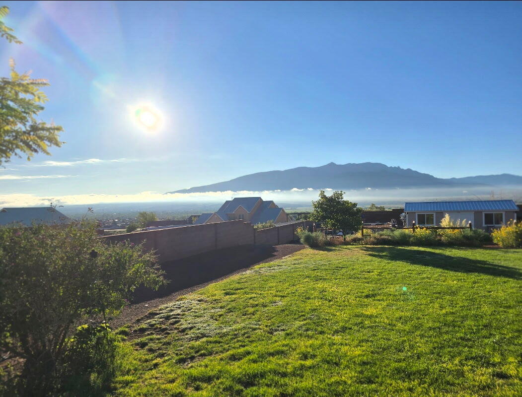 2516 Nogales Road NE