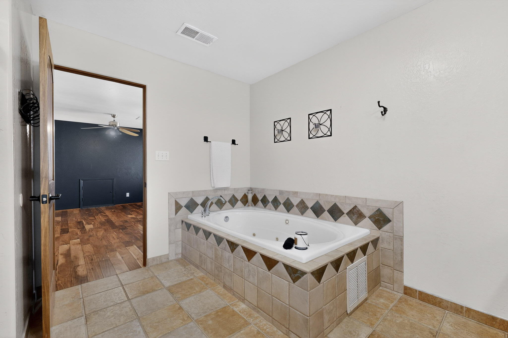 2516 Nogales Road NE