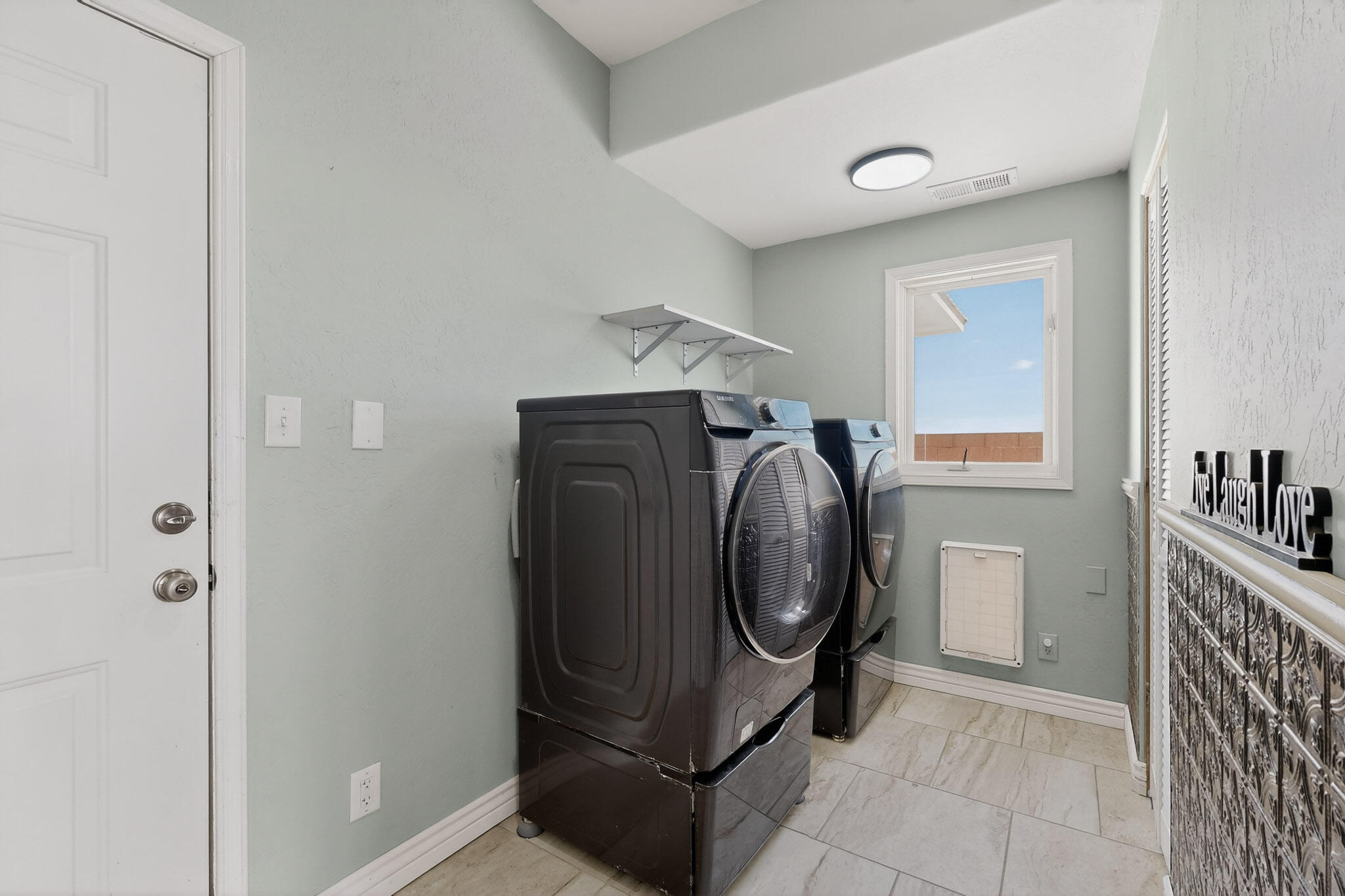 2516 Nogales Road NE