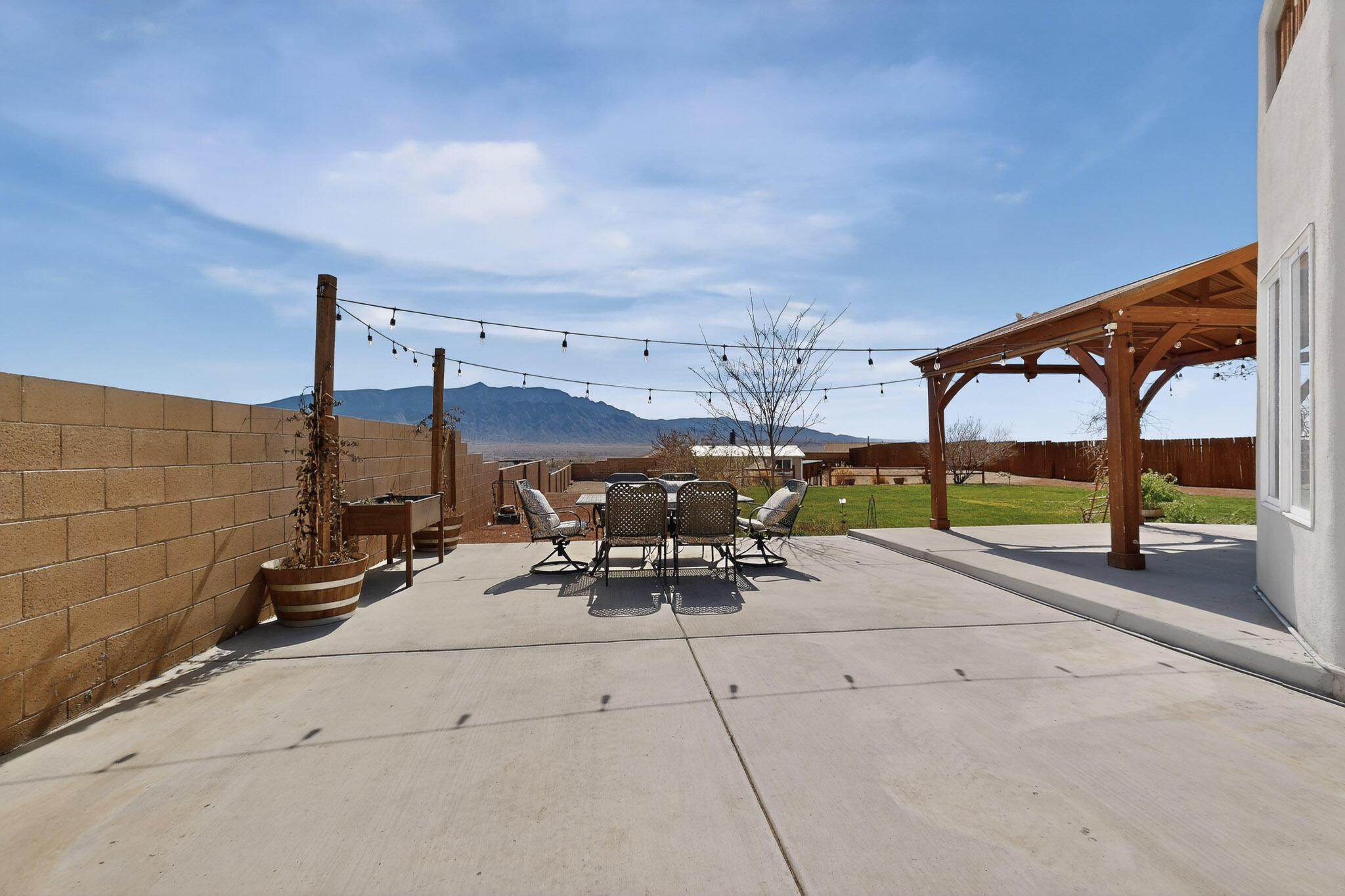 2516 Nogales Road NE