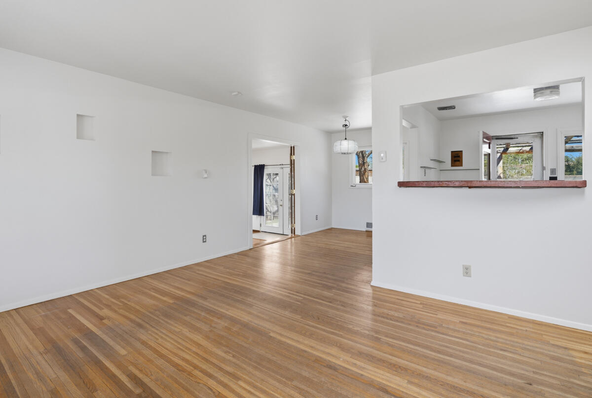 824 Monroe Street NE