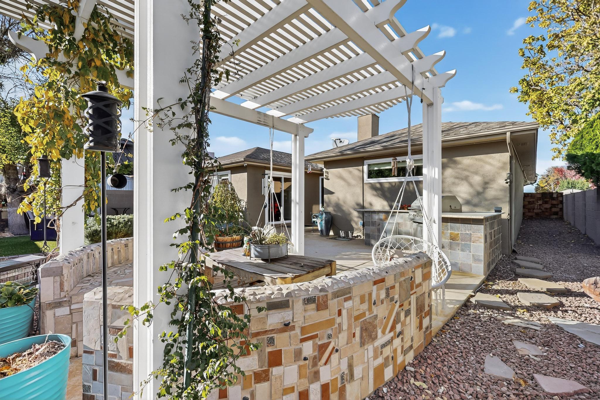 6604 Tierra Vista Avenue NW