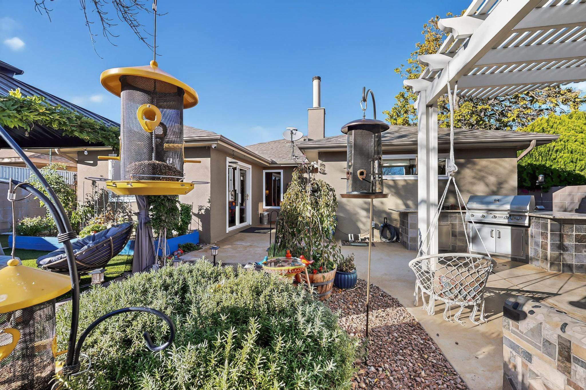 6604 Tierra Vista Avenue NW