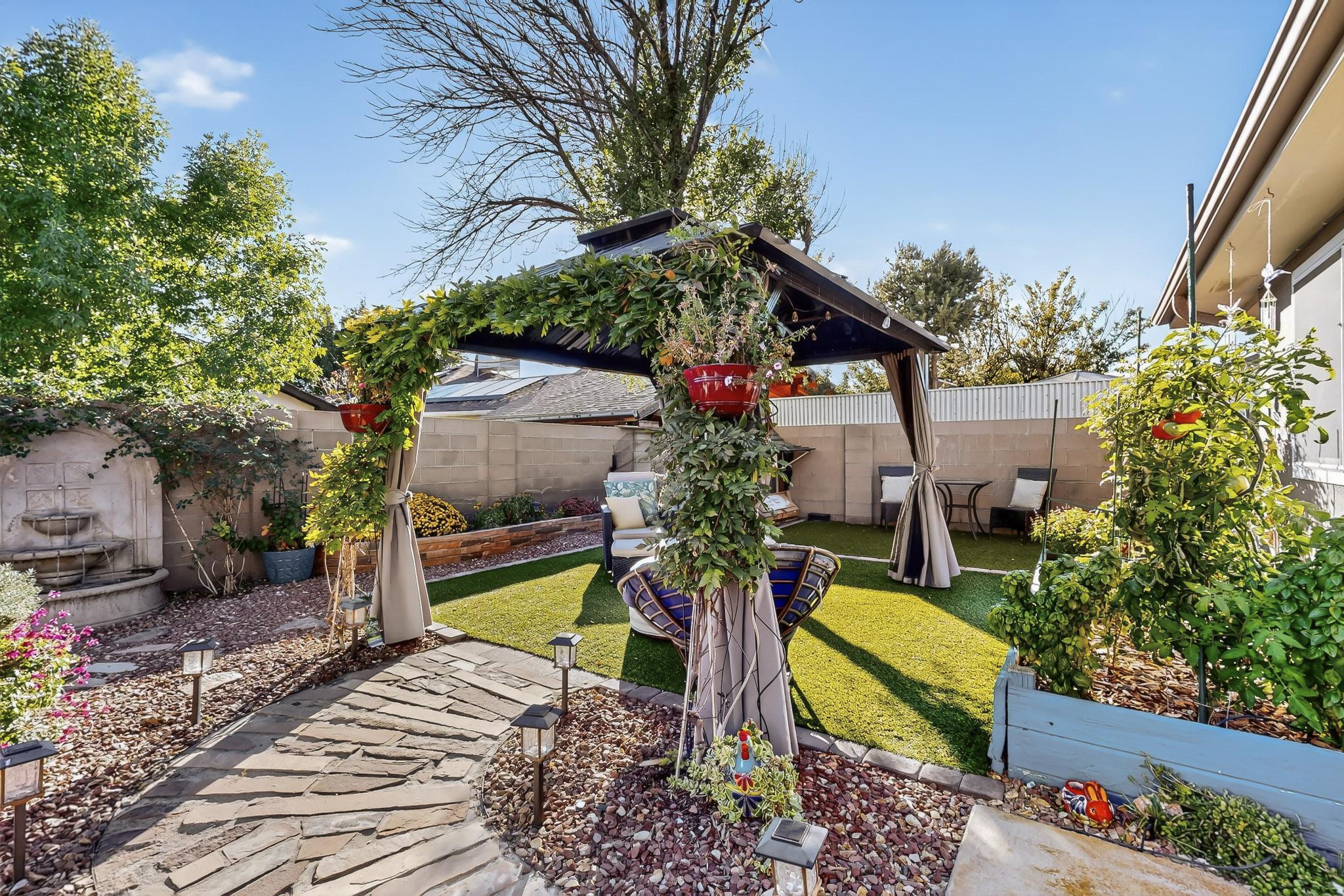 6604 Tierra Vista Avenue NW