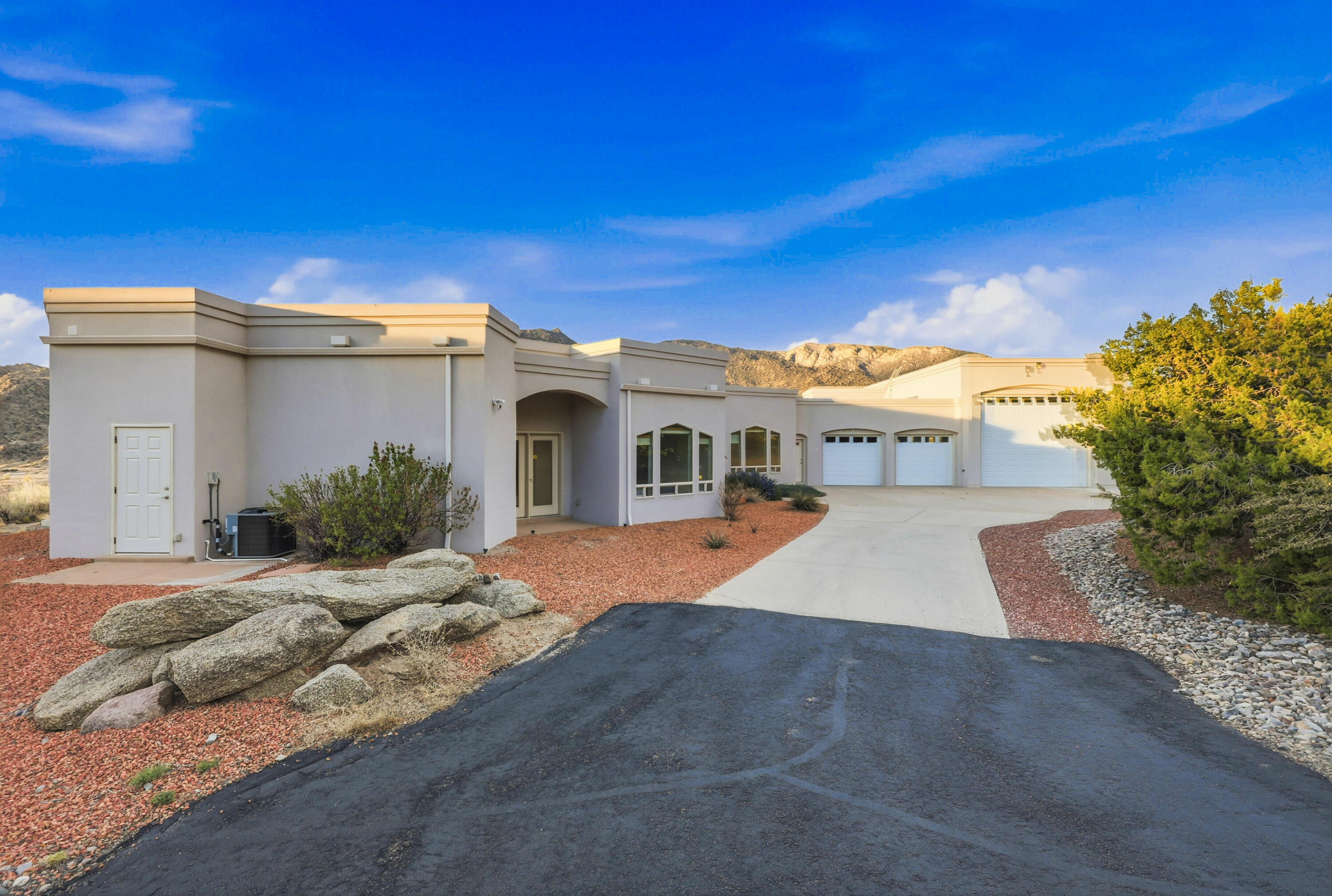 31 Desert Sky Road SE