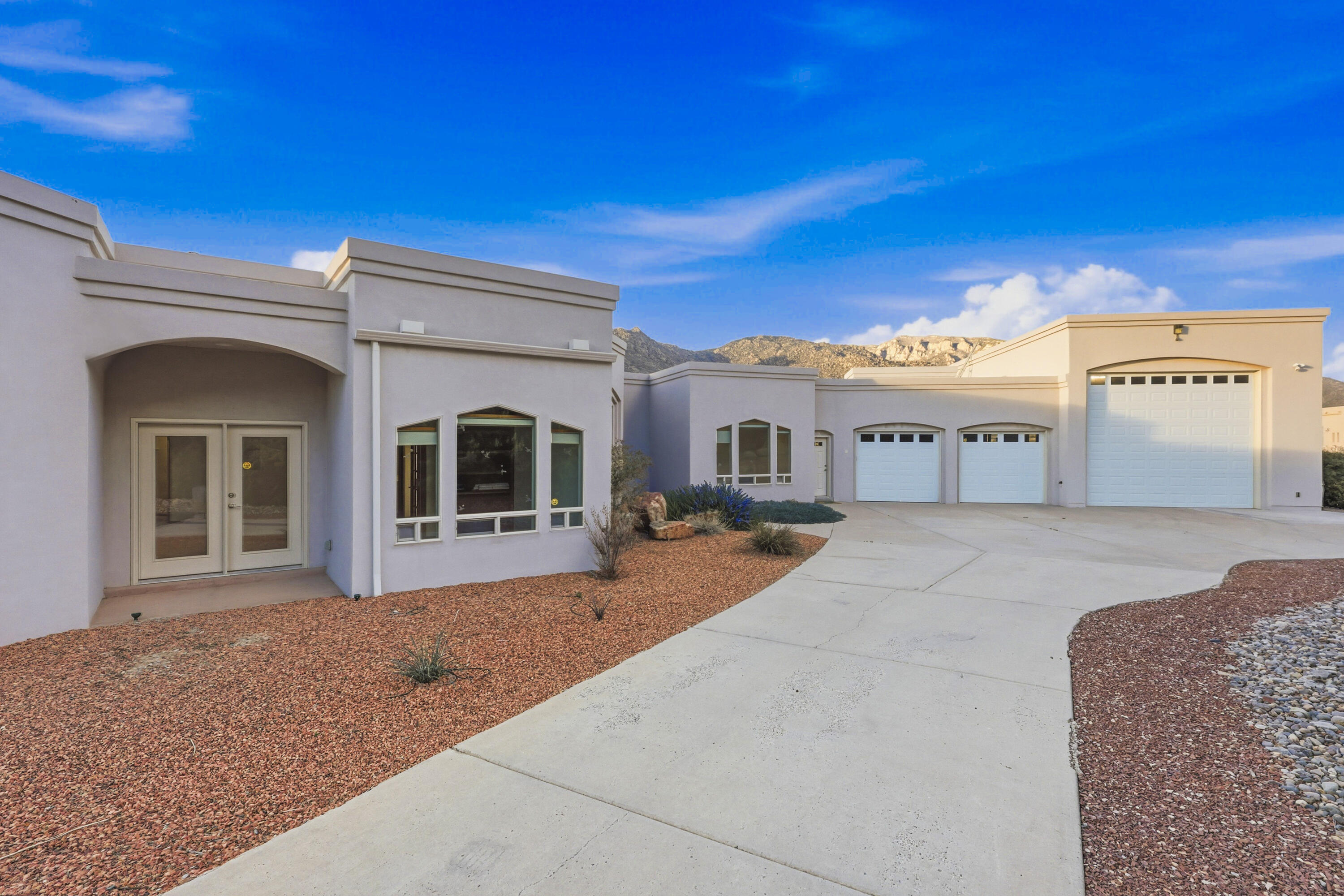31 Desert Sky Road SE