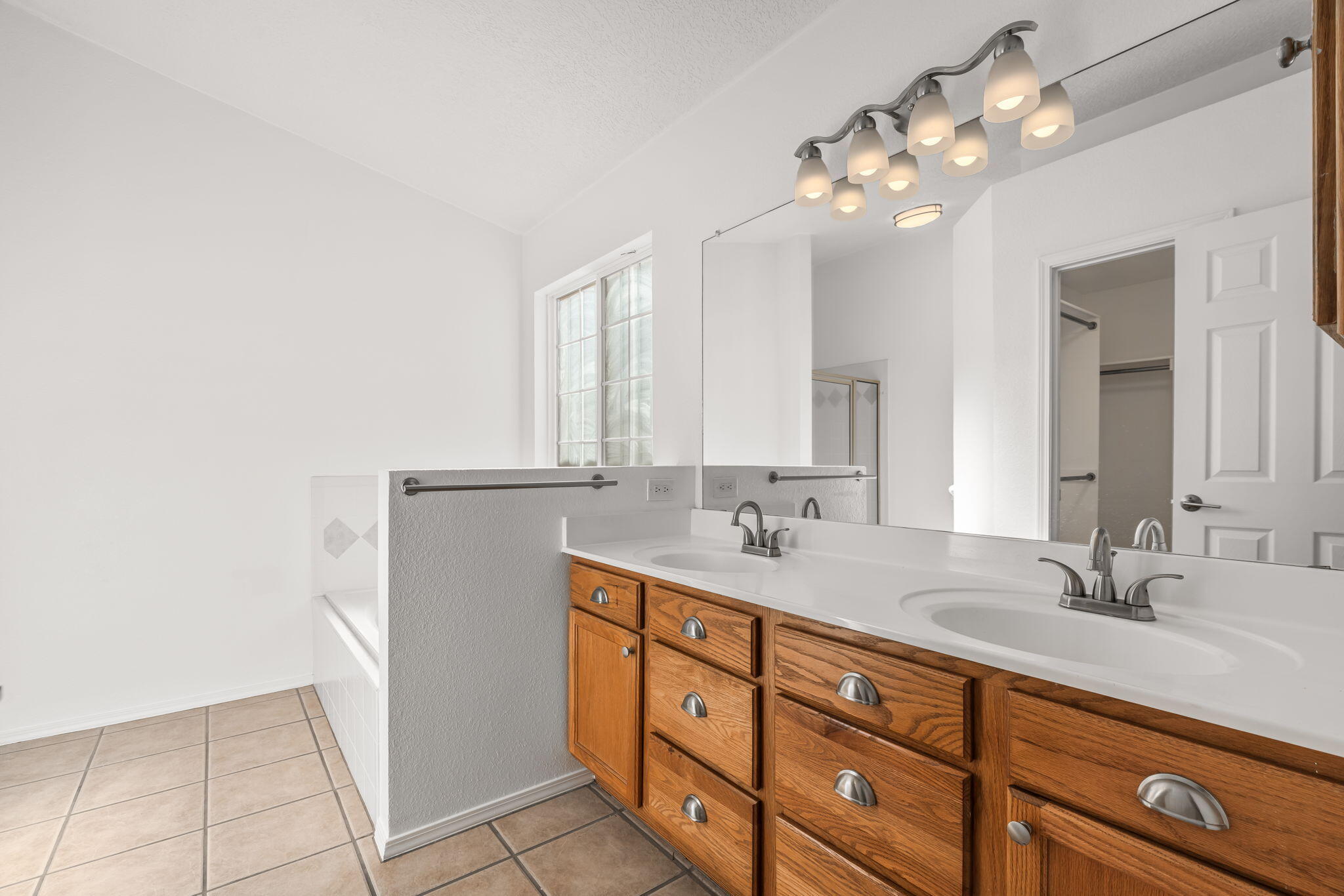 7243 Boxwood Avenue NE