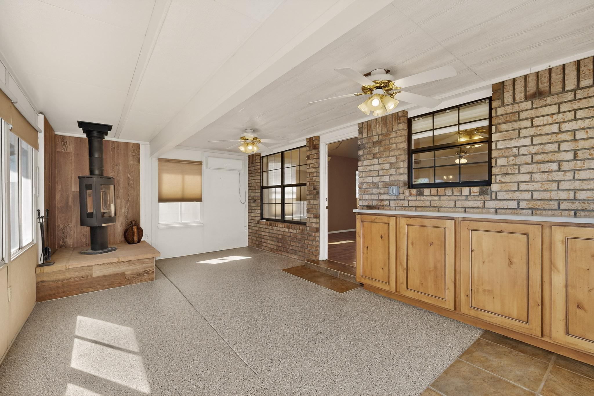 6944 Forest Hills Drive NE