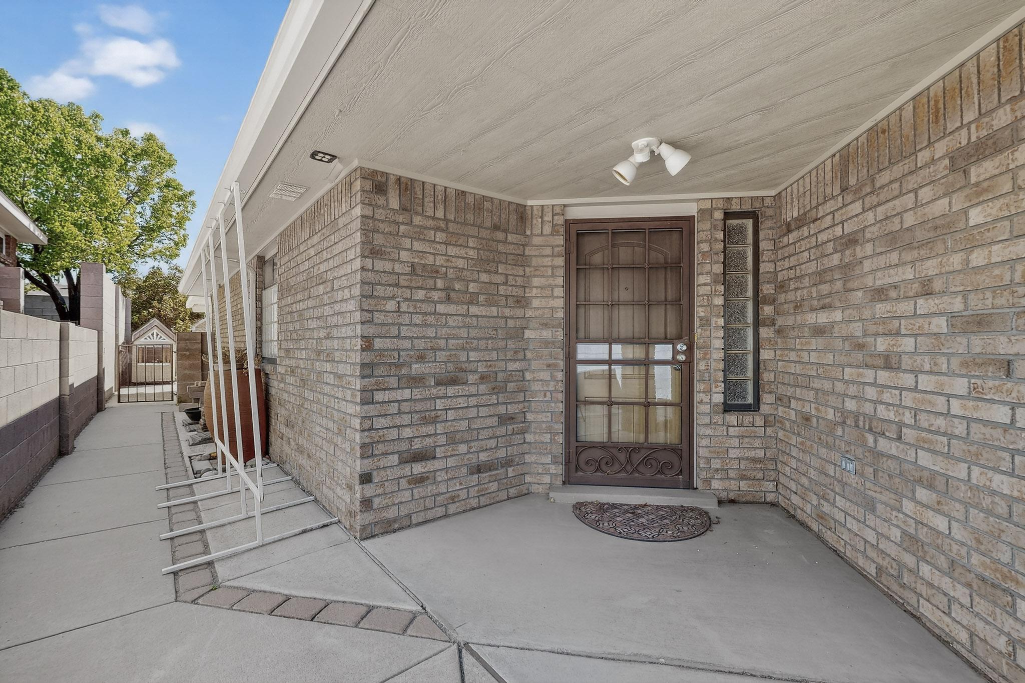 6944 Forest Hills Drive NE