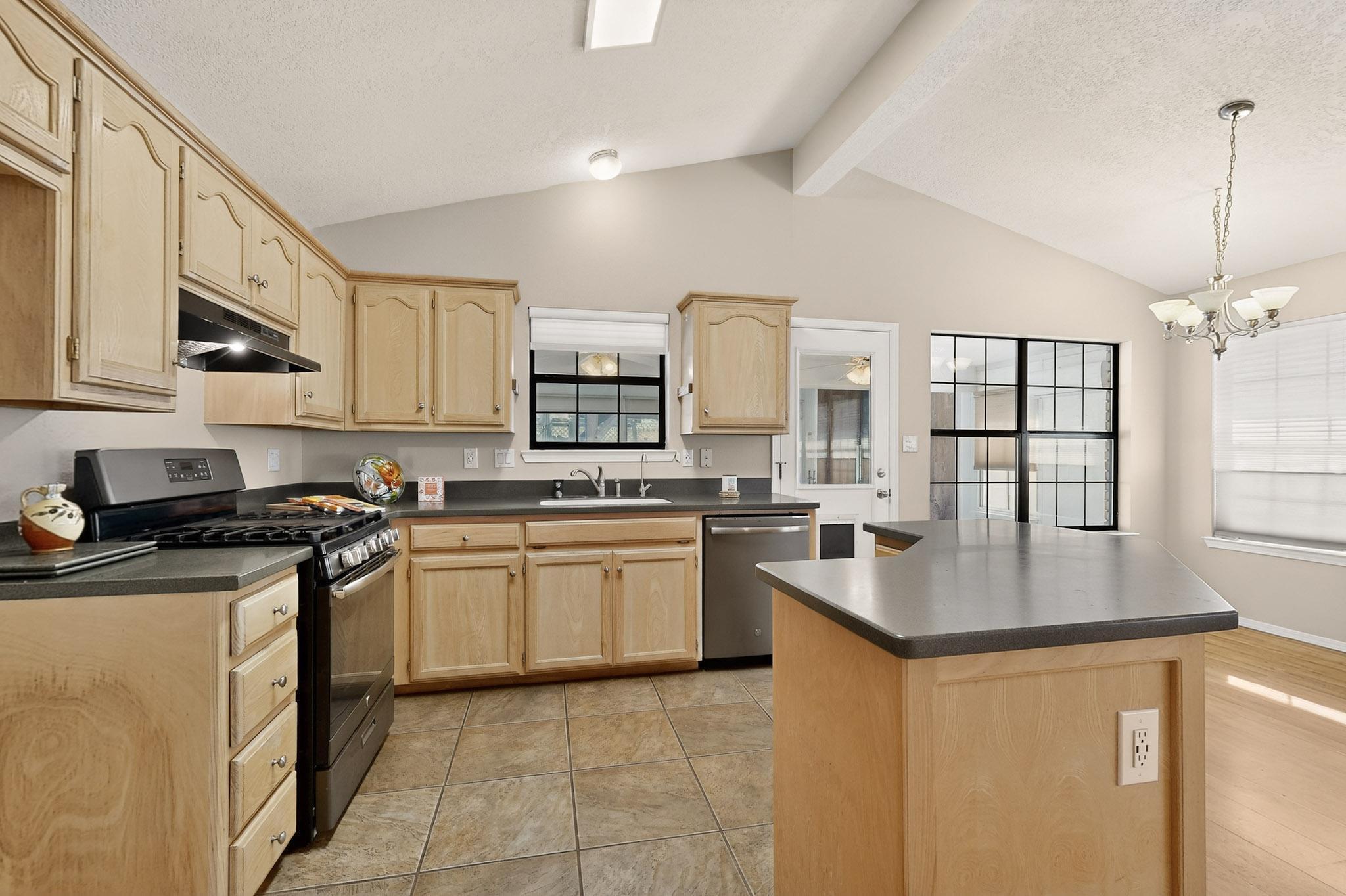 6944 Forest Hills Drive NE