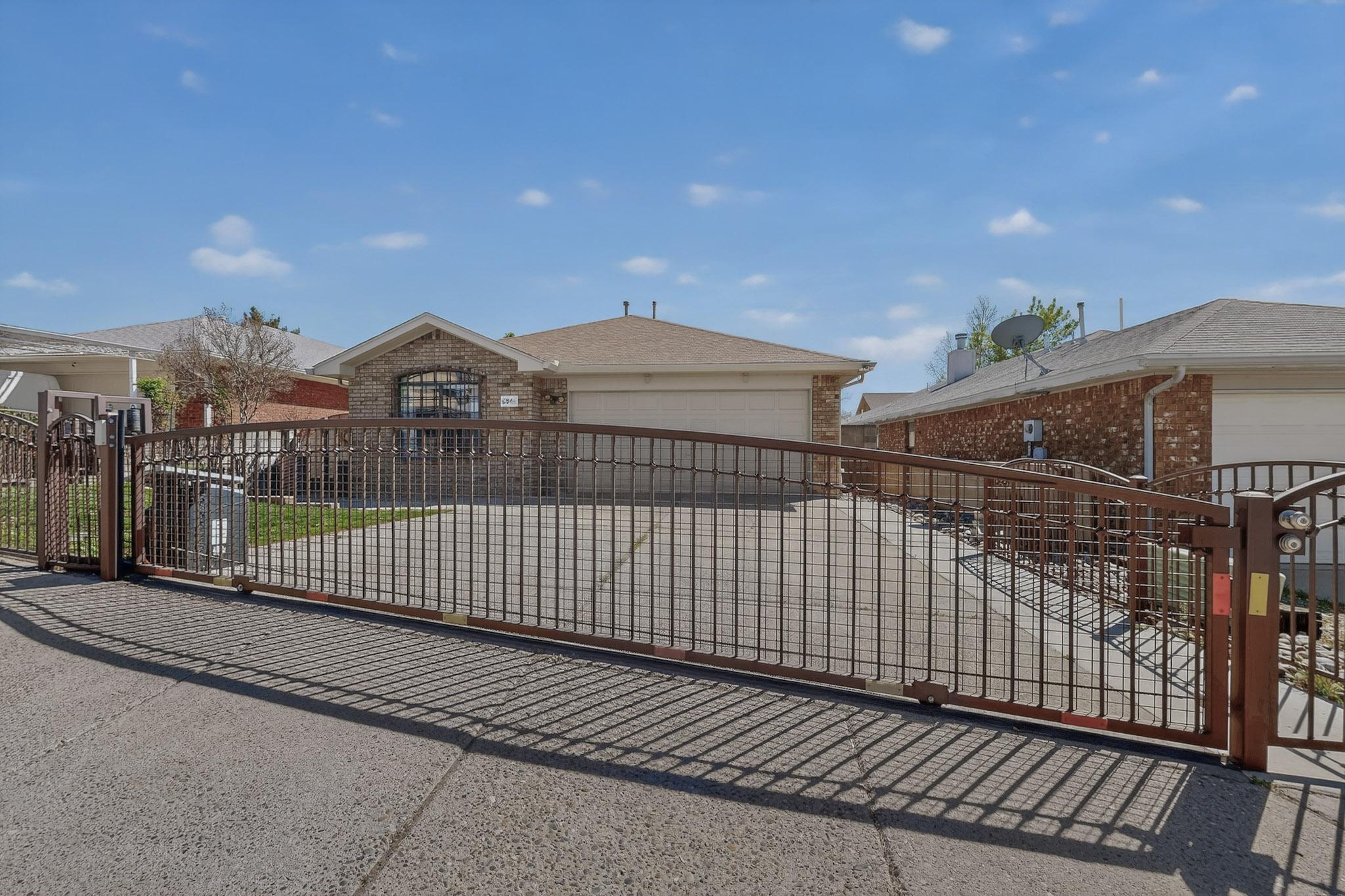 6944 Forest Hills Drive NE