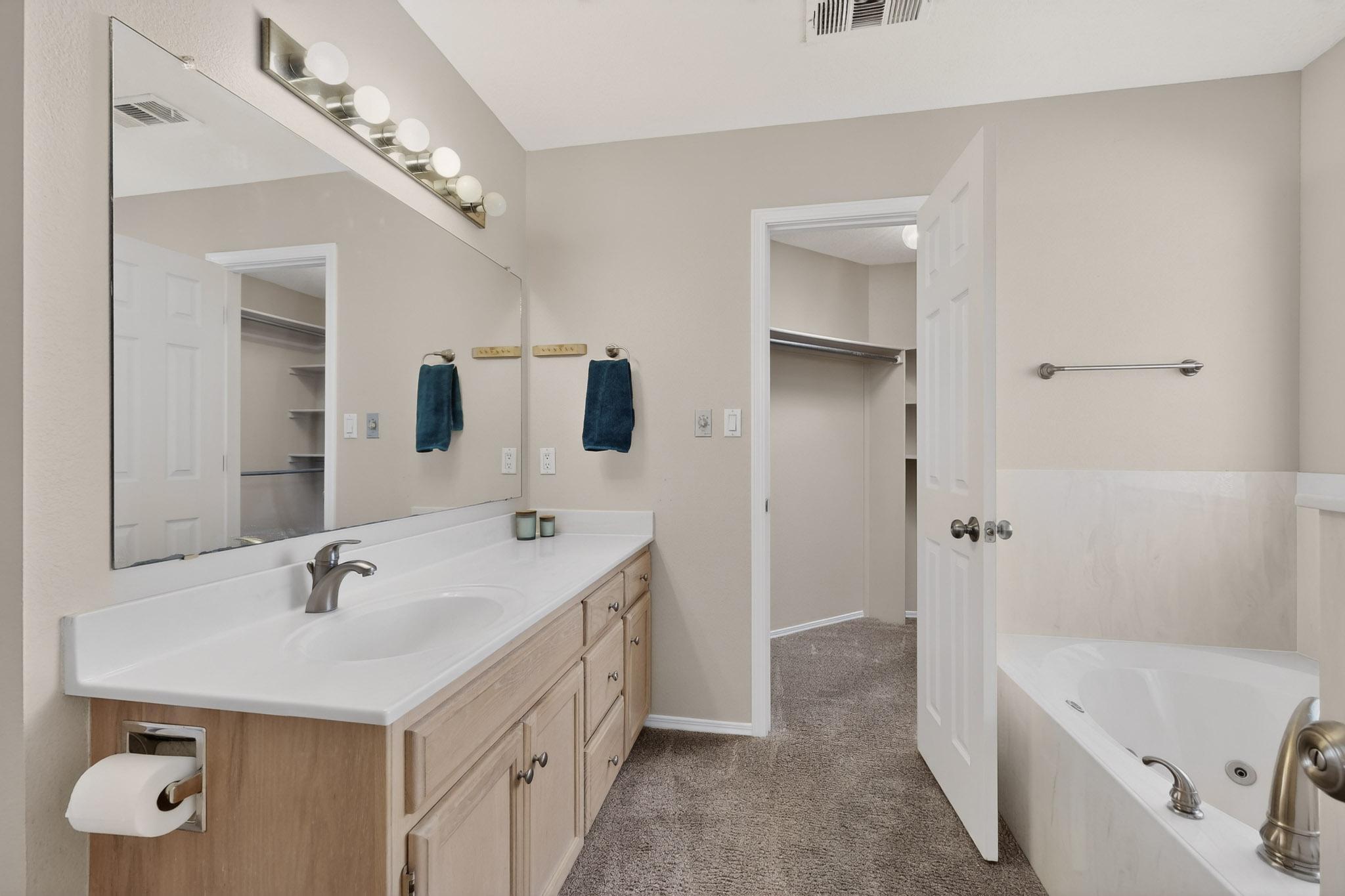 6944 Forest Hills Drive NE