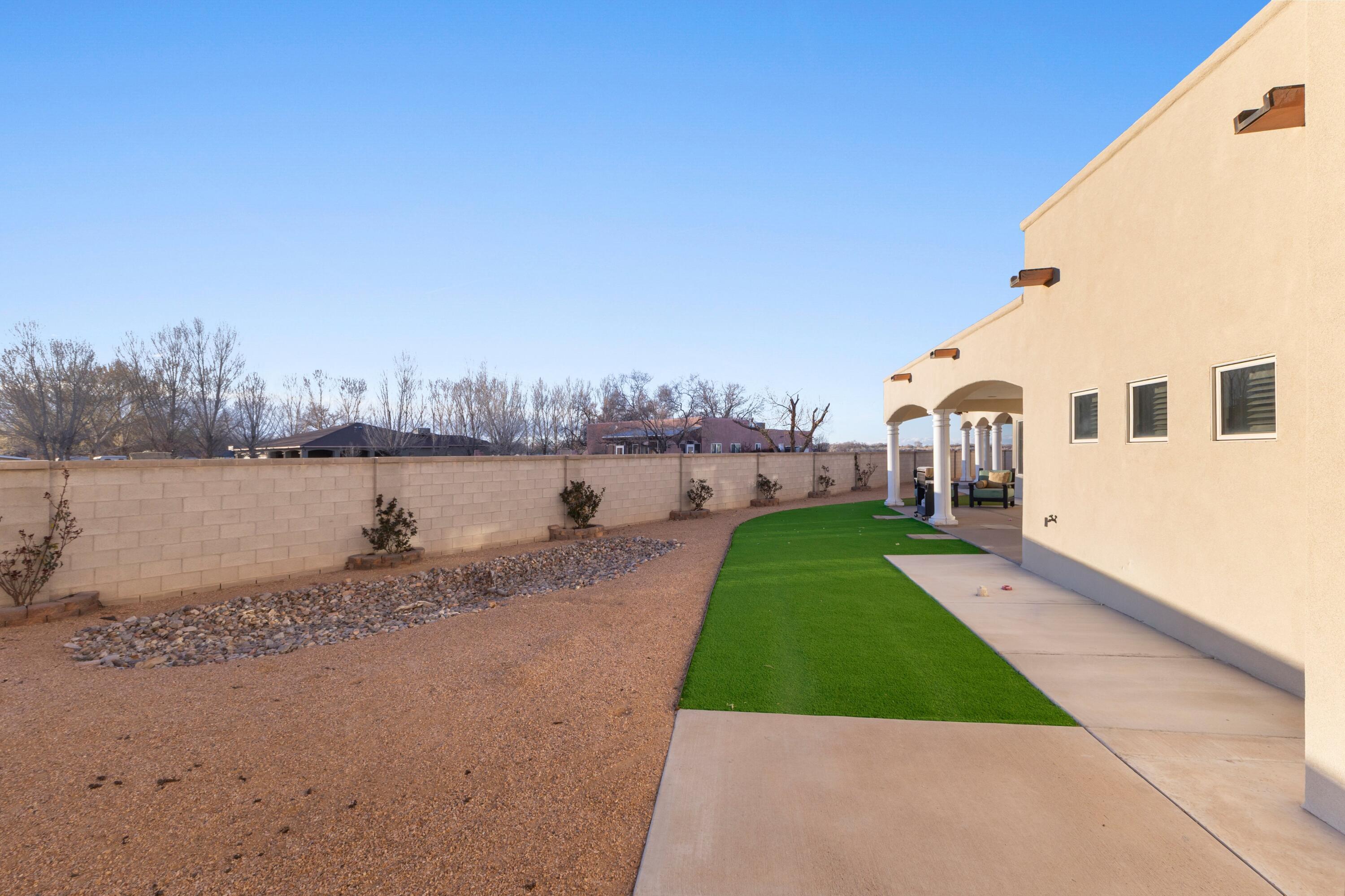 800 Salida Sandia SW