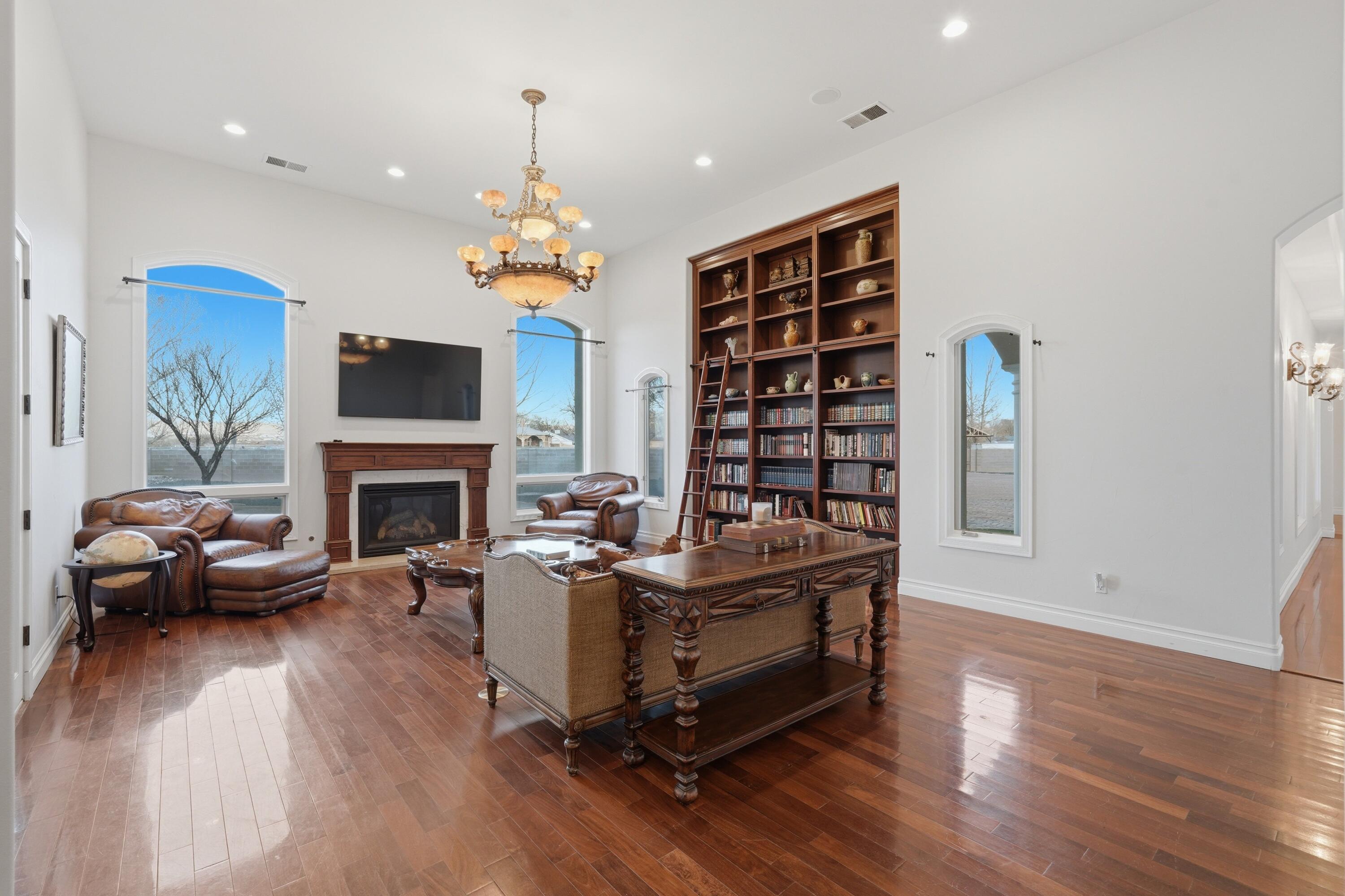 800 Salida Sandia SW