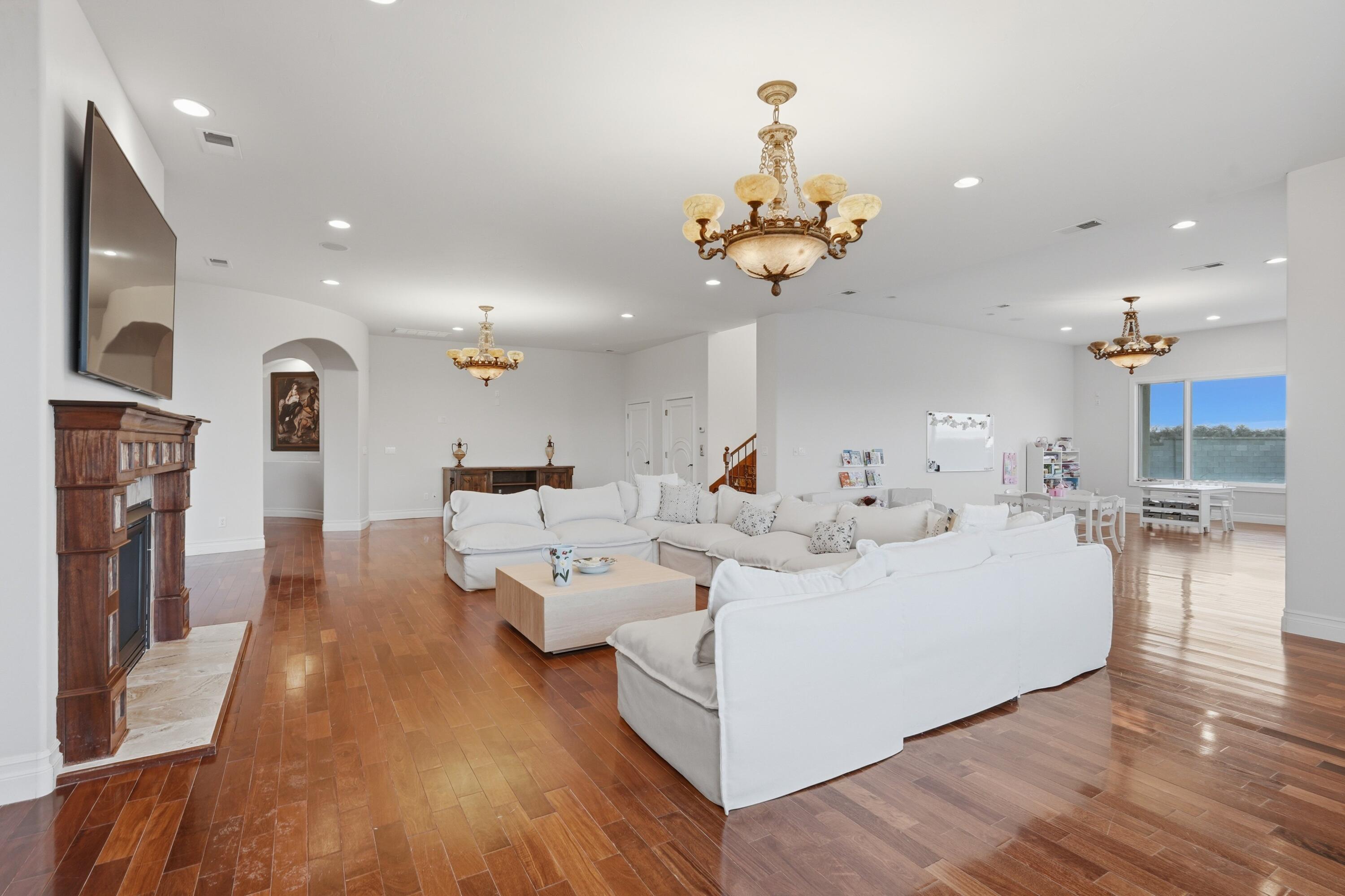 800 Salida Sandia SW