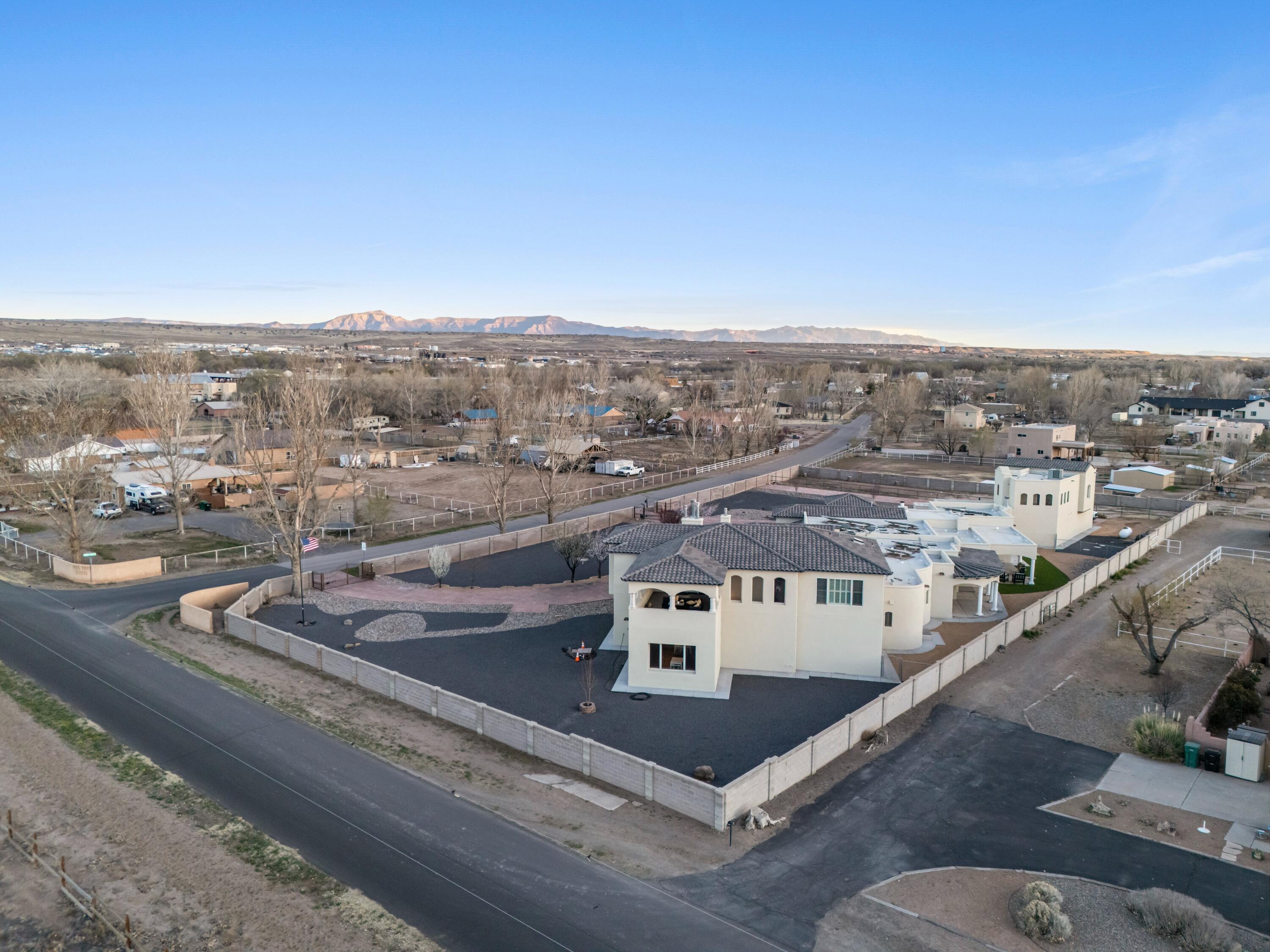 800 Salida Sandia SW