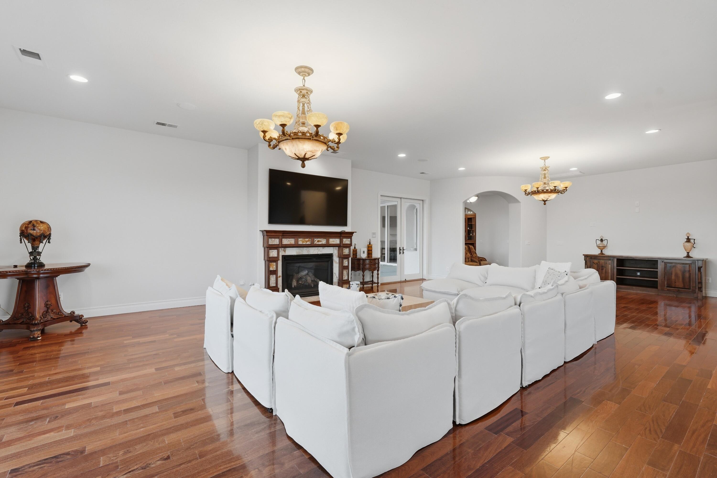 800 Salida Sandia SW