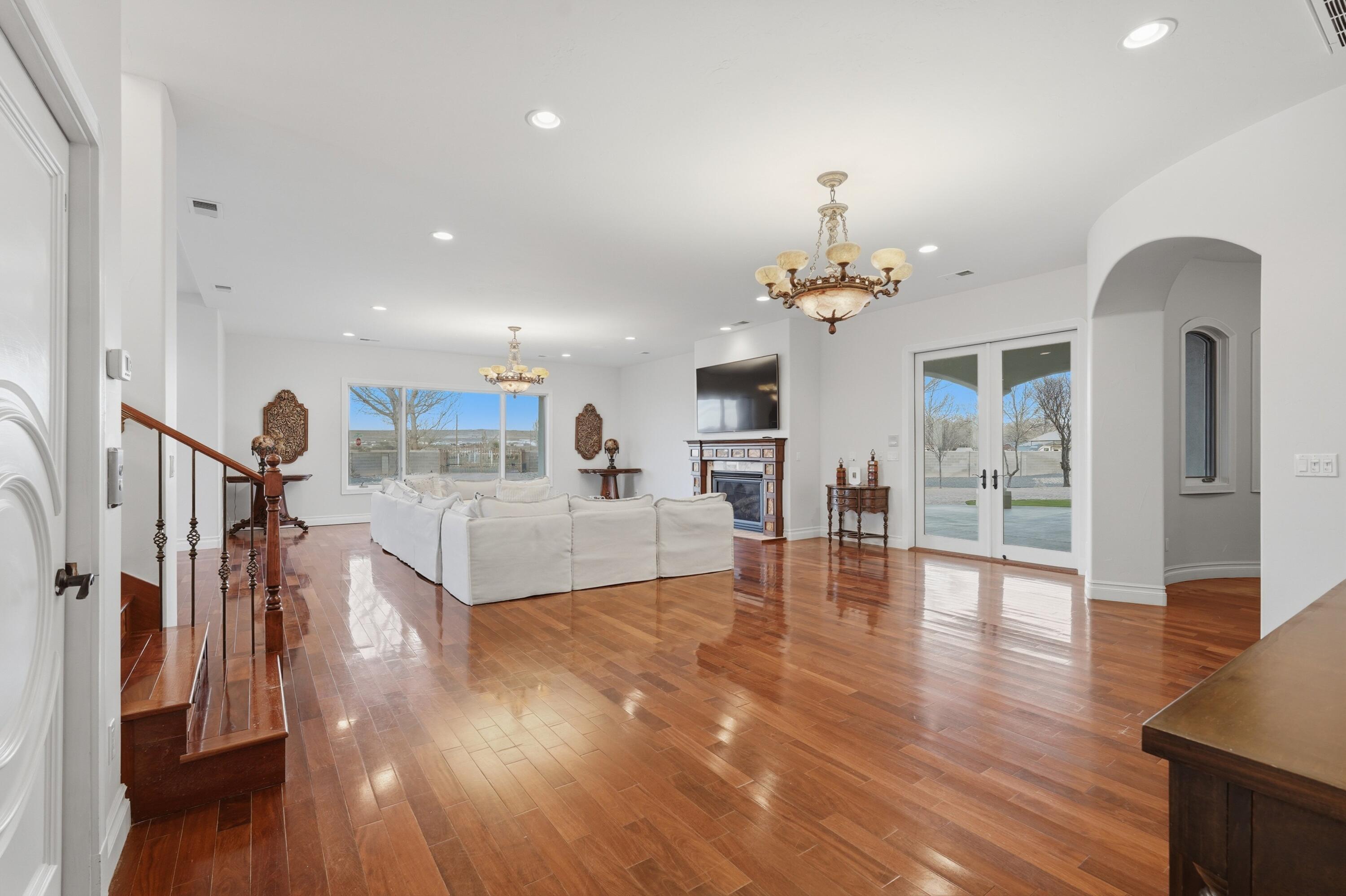 800 Salida Sandia SW