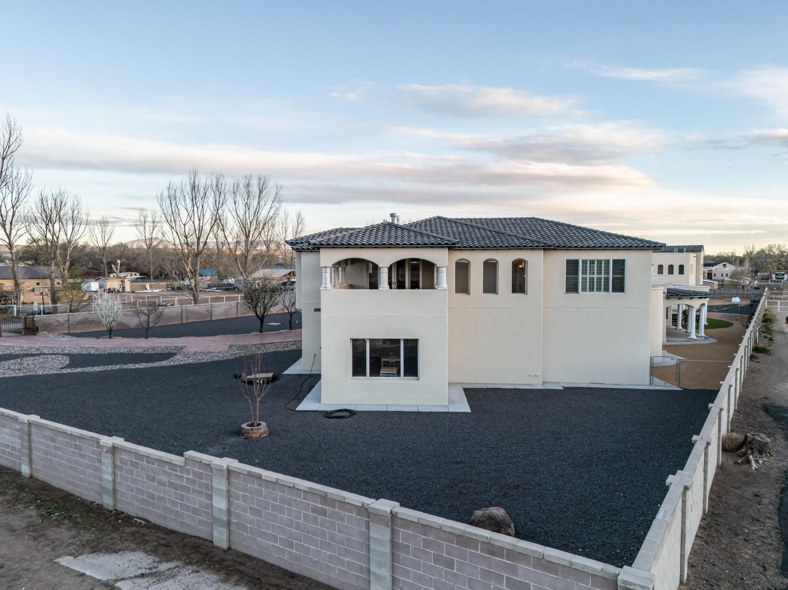 800 Salida Sandia SW