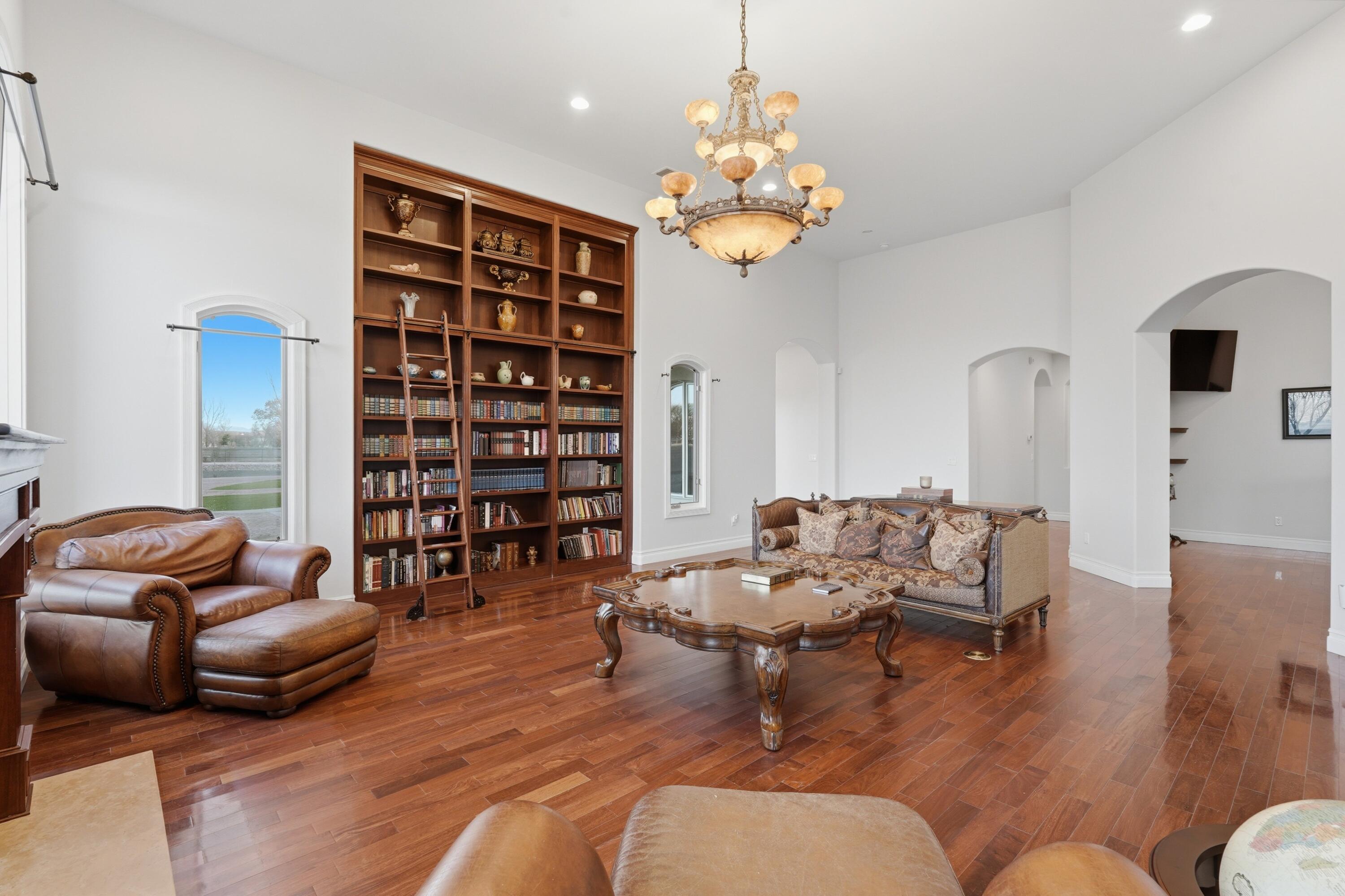 800 Salida Sandia SW