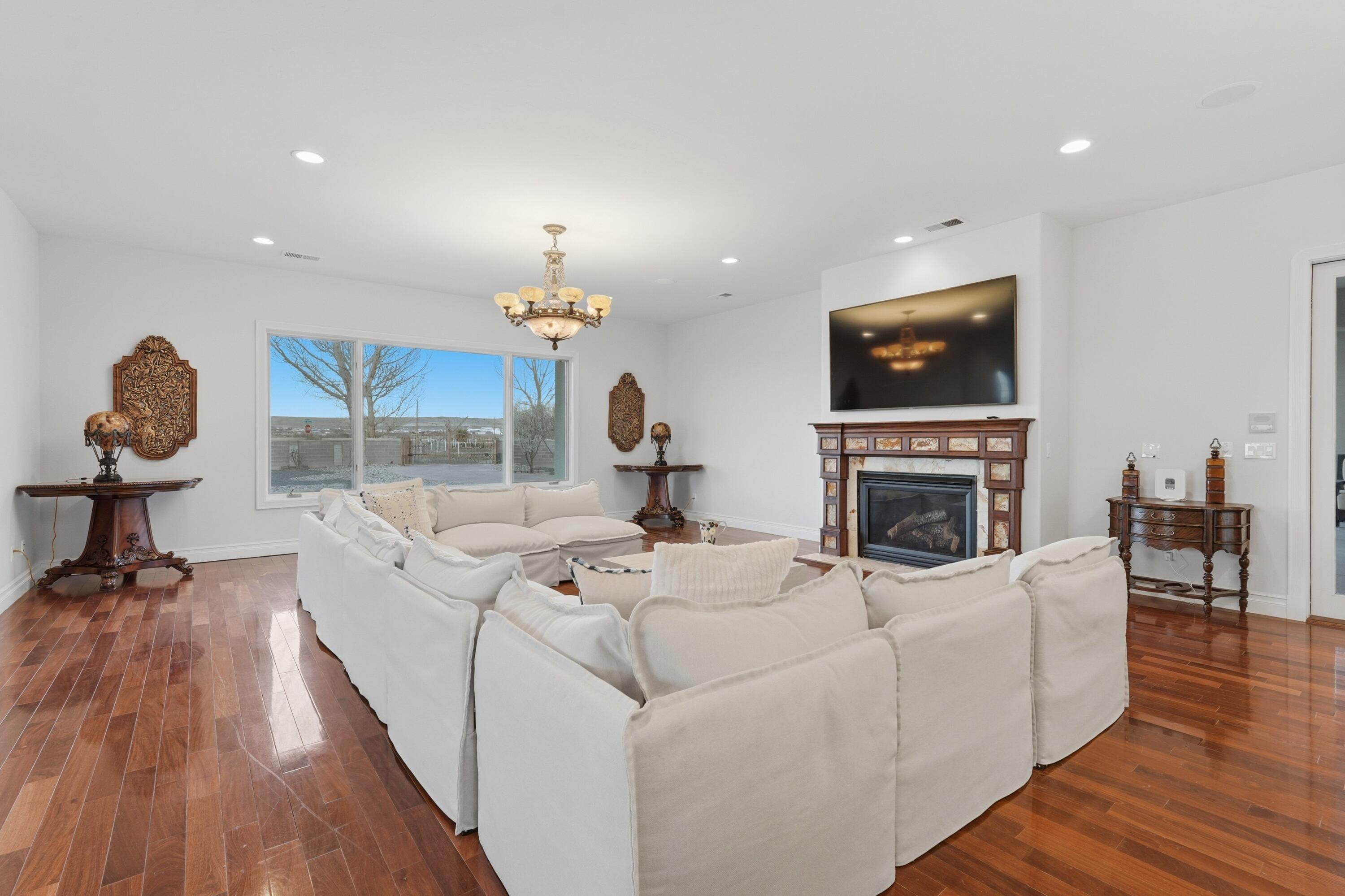 800 Salida Sandia SW