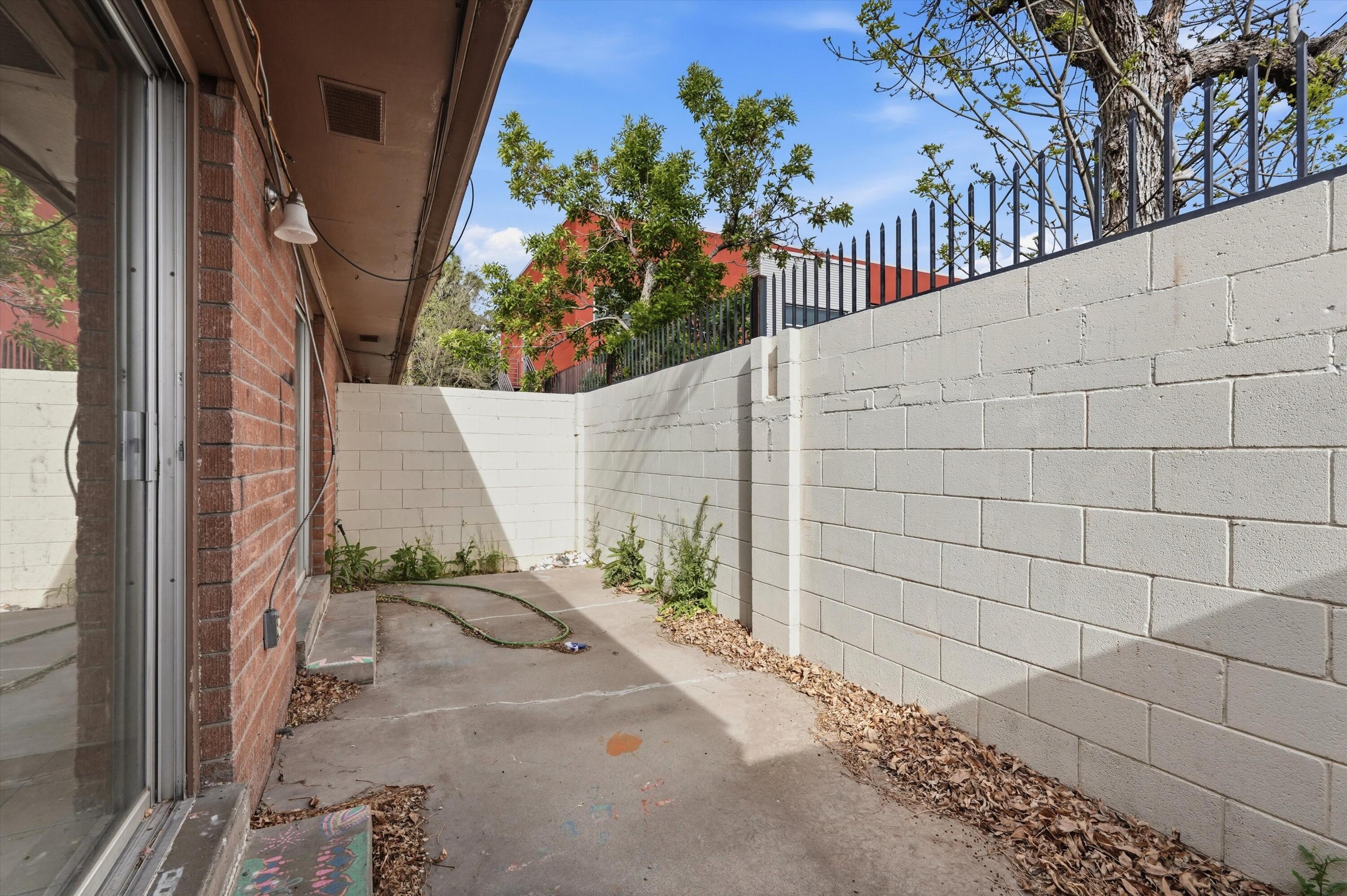 517 Palomas Drive SE