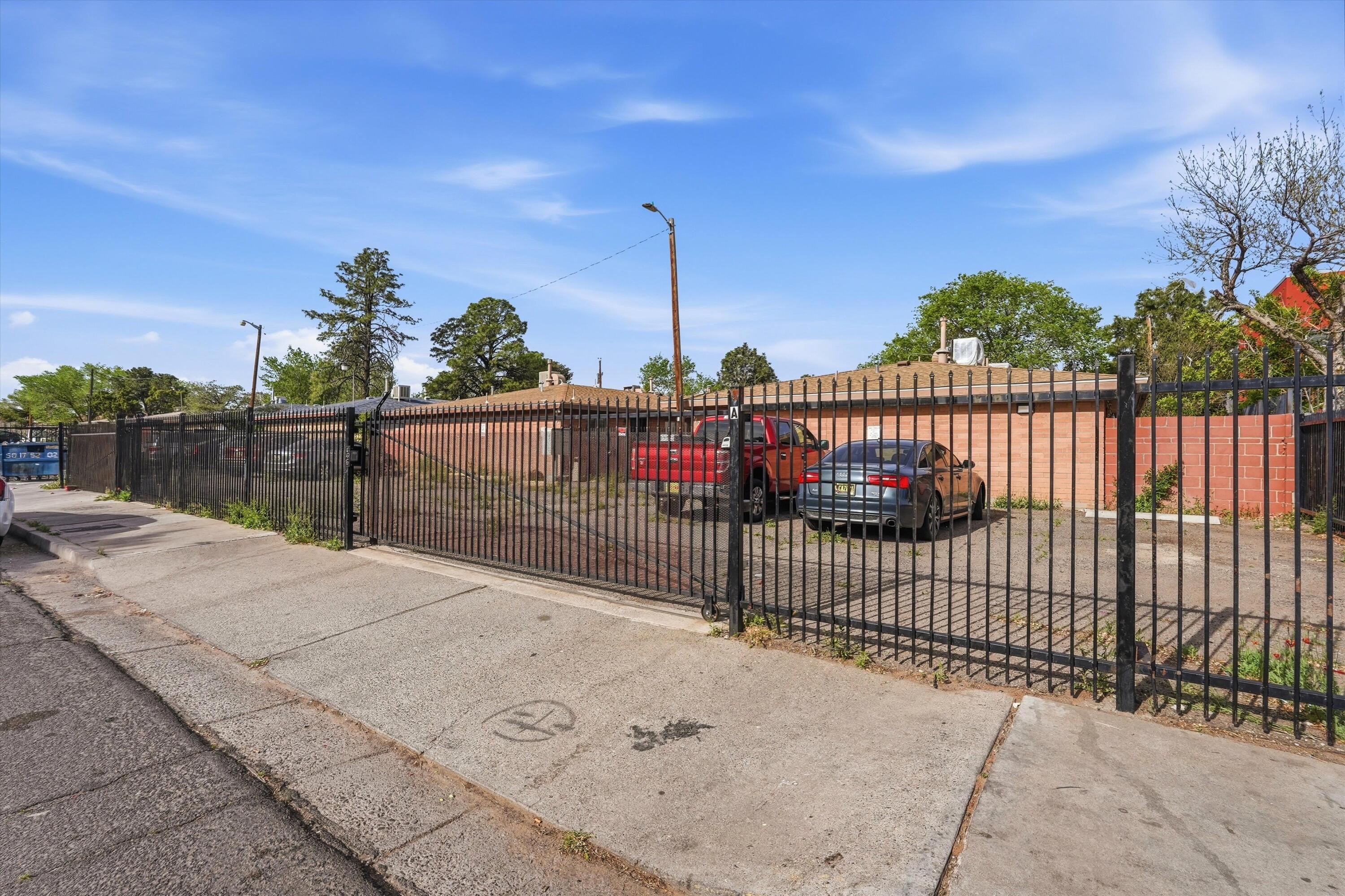 517 Palomas Drive SE