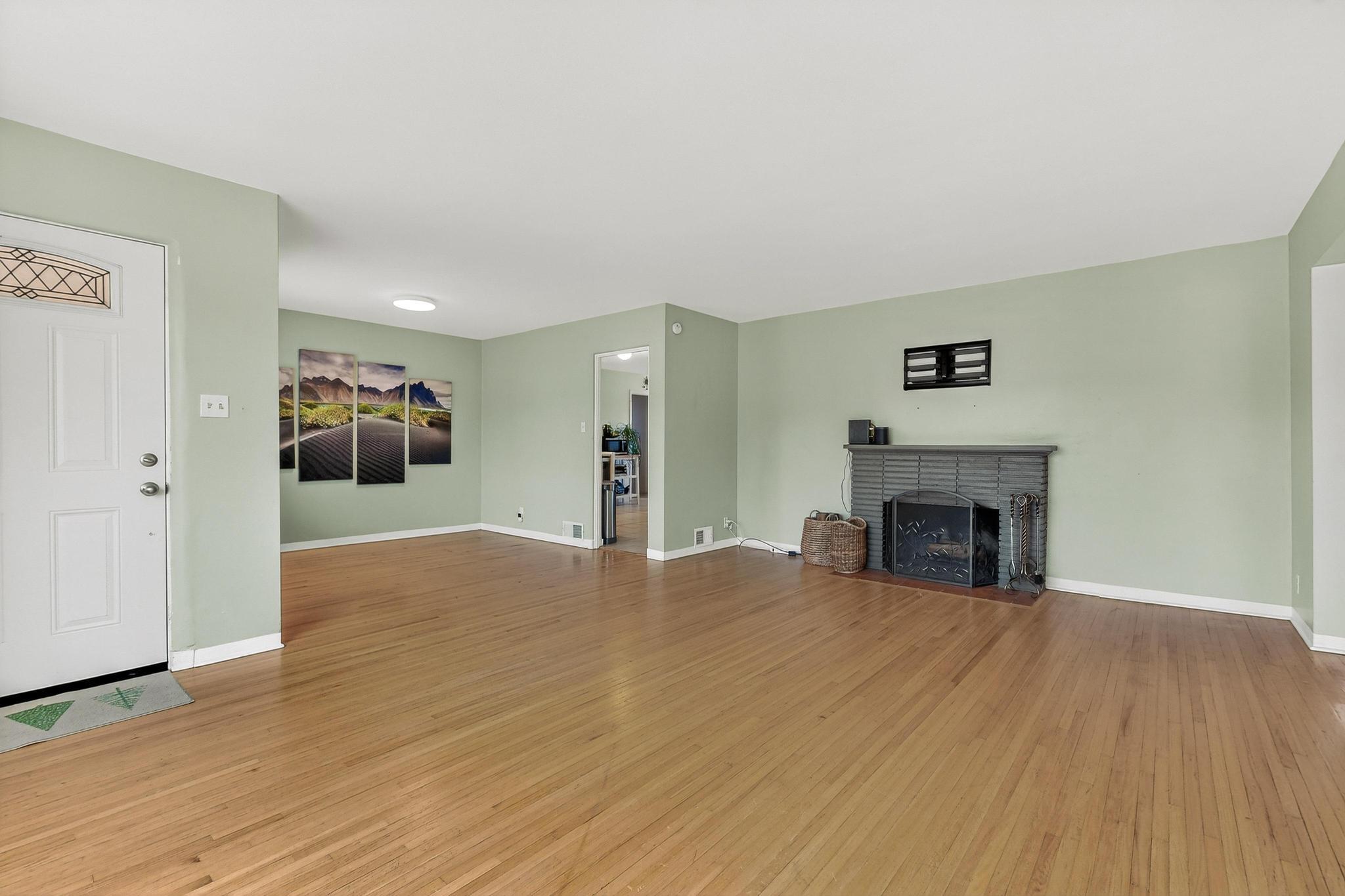 725 Monroe Street NE
