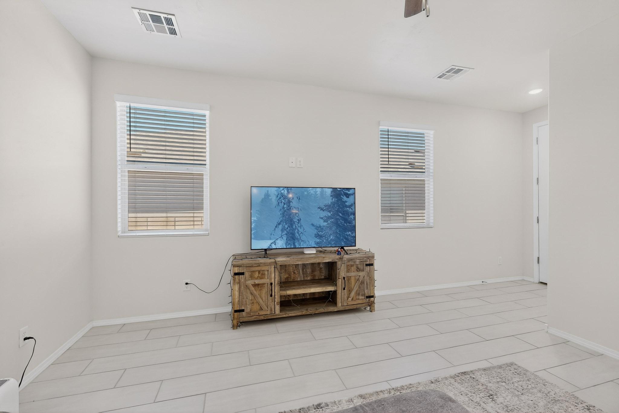 2807 Cambridge Avenue NE