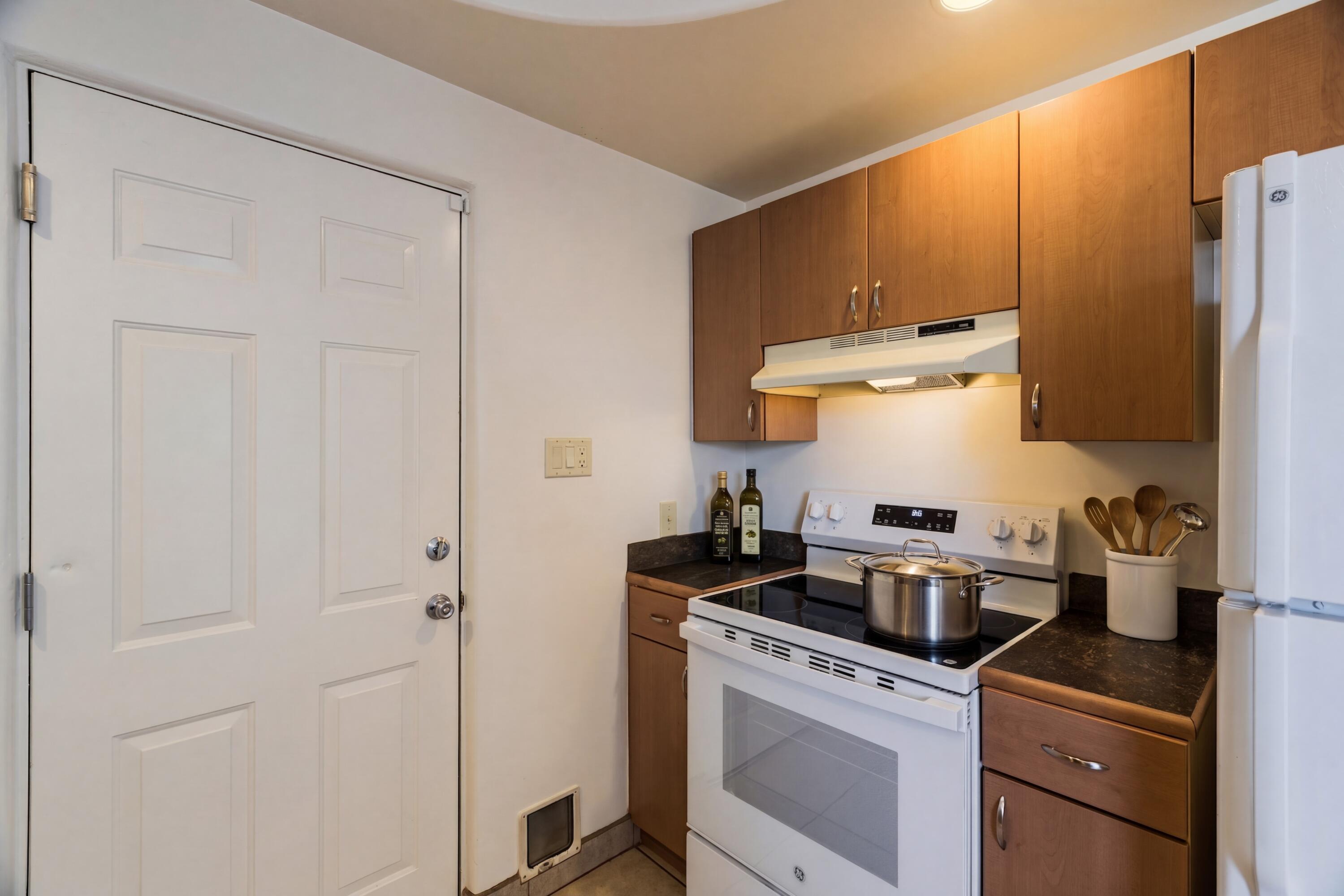 2738 Monroe Street NE