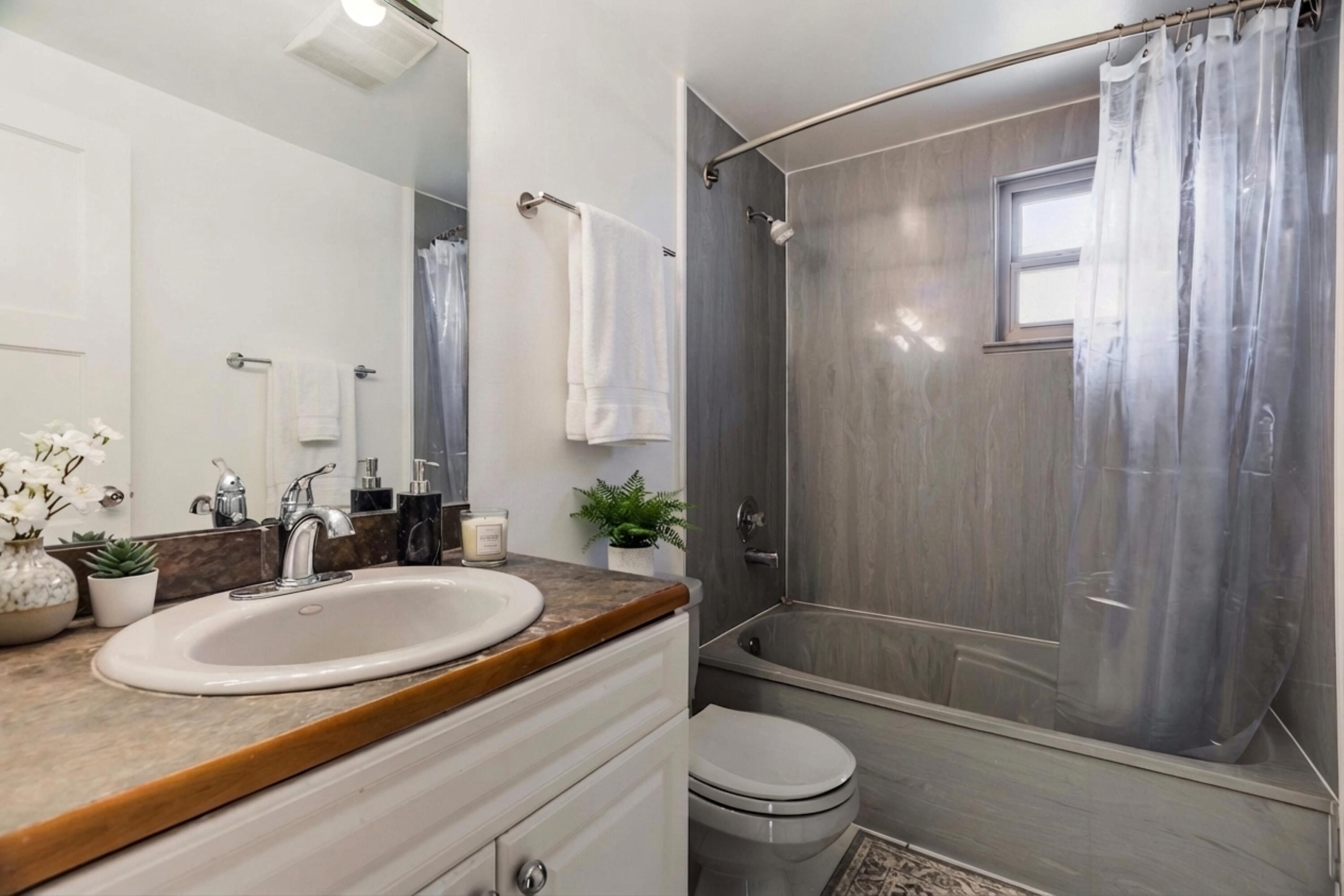 2738 Monroe Street NE