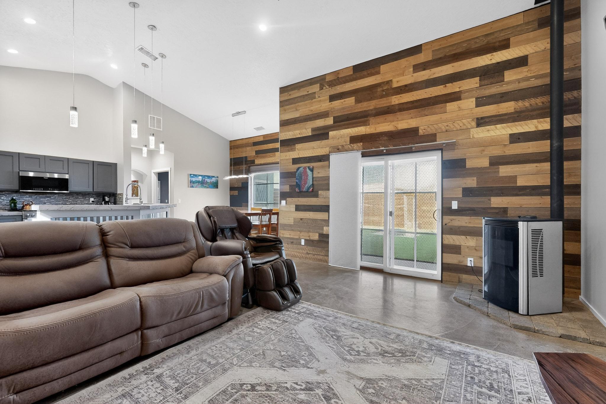 2161 Monterrey Road NE