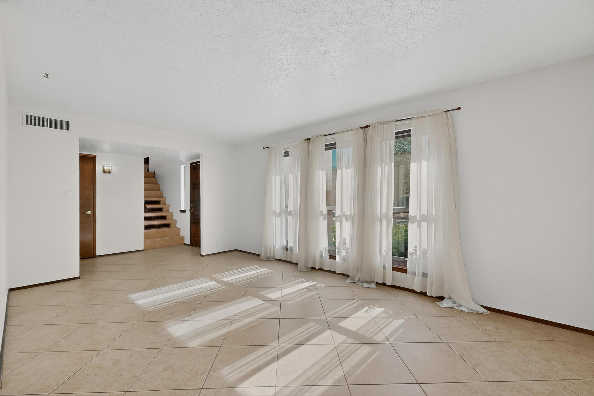 5401 Camino Sandia NE