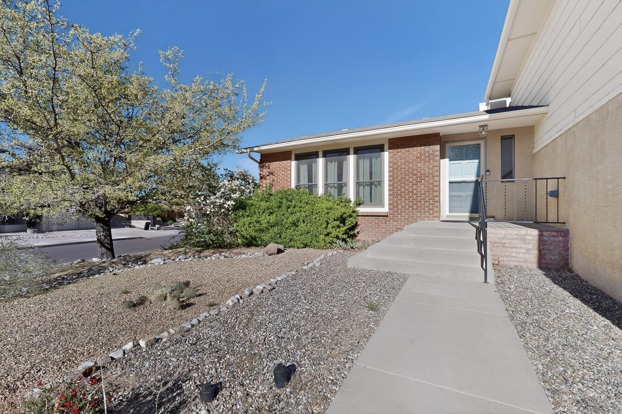 5401 Camino Sandia NE