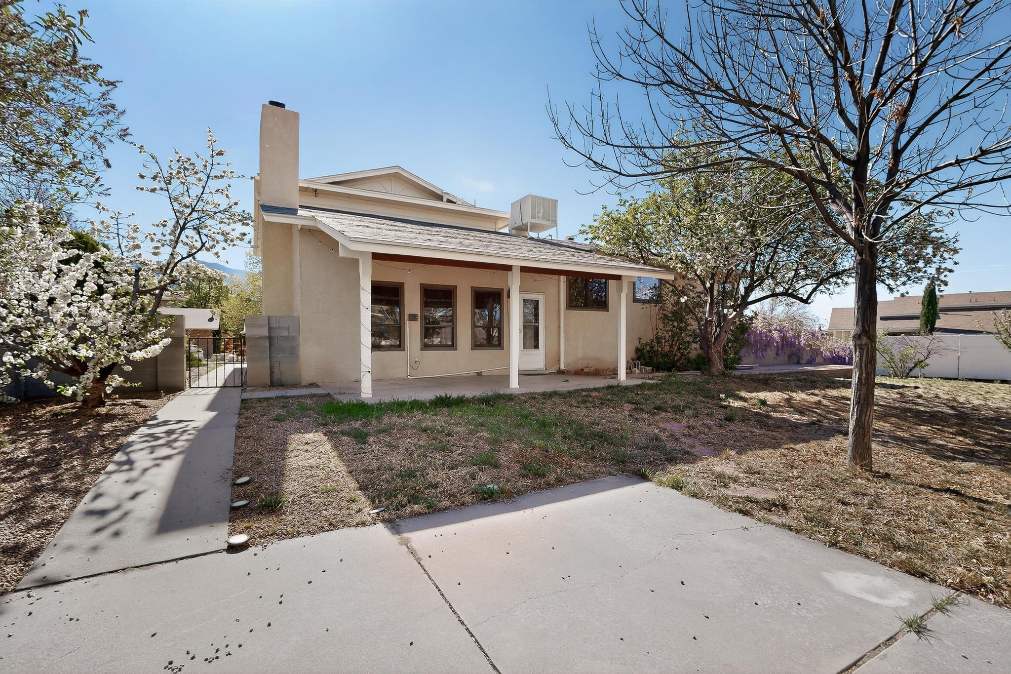 5401 Camino Sandia NE