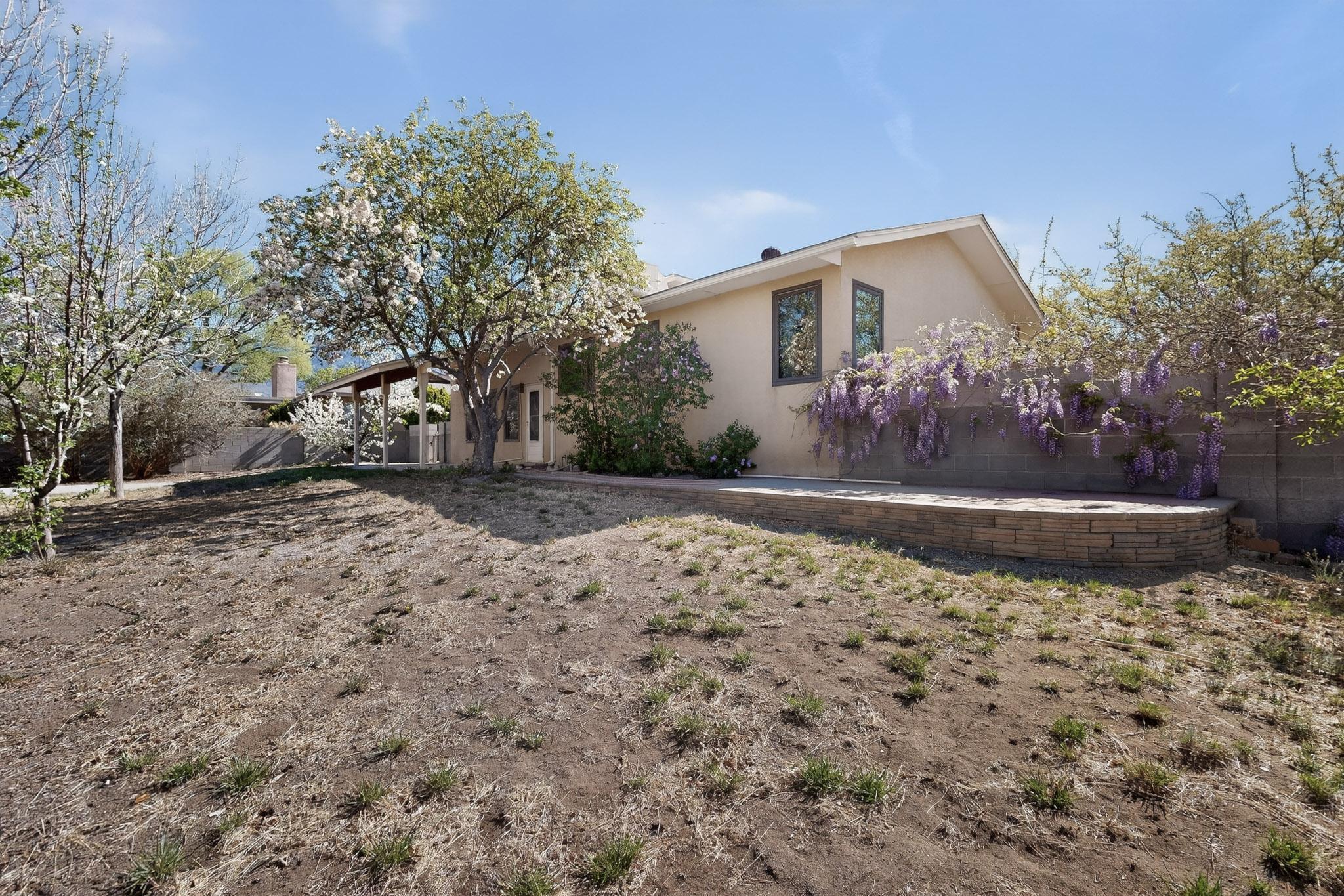 5401 Camino Sandia NE