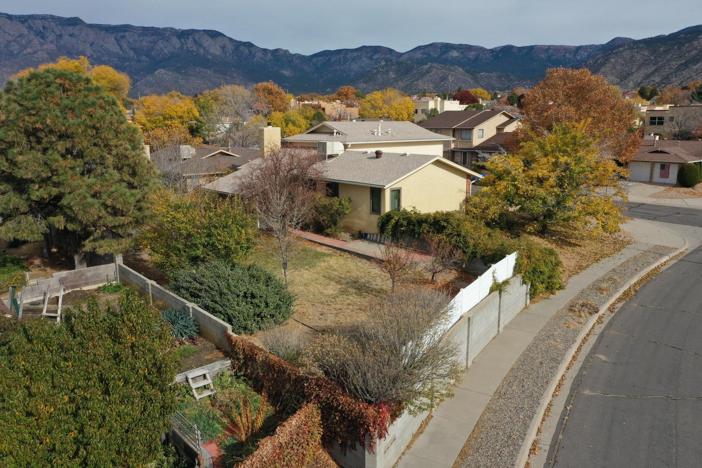 5401 Camino Sandia NE