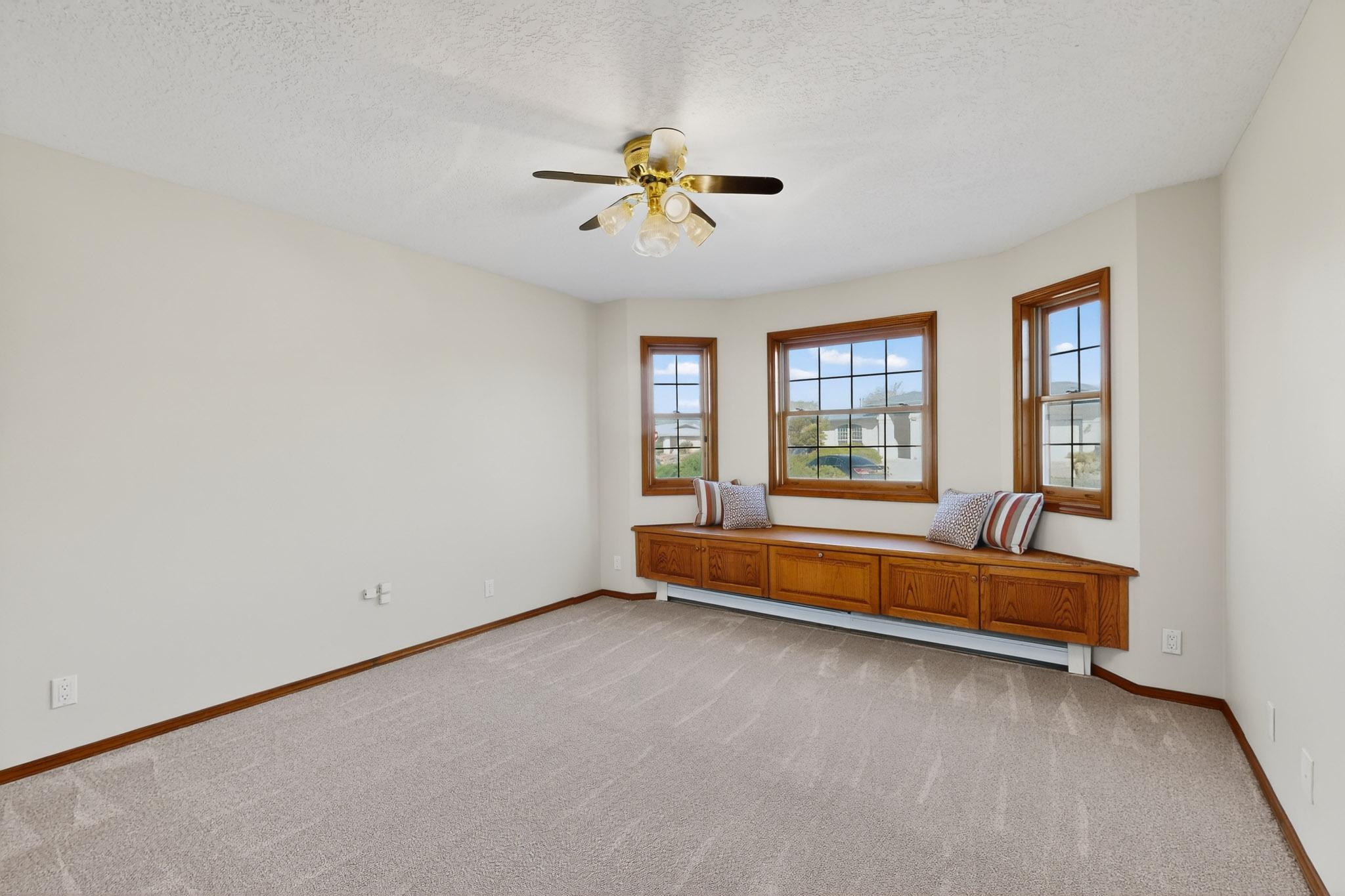 734 Fairway Loop SE