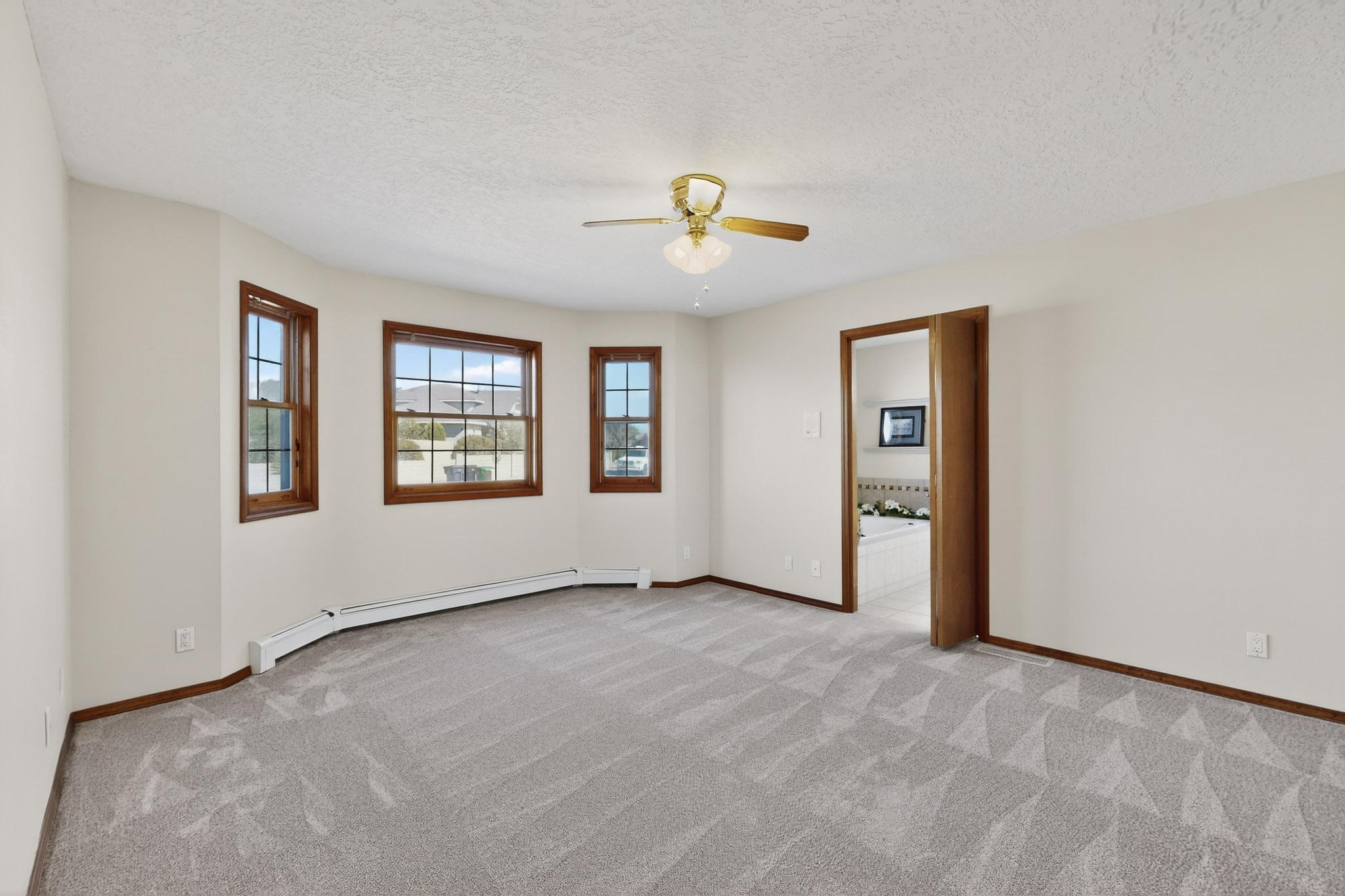 734 Fairway Loop SE