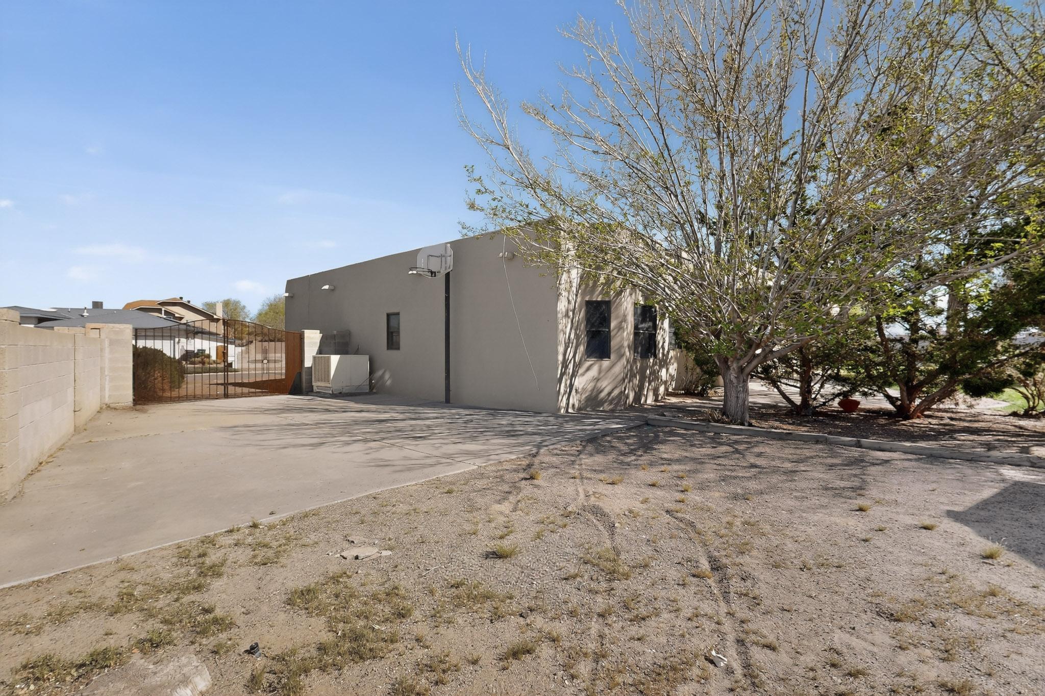 734 Fairway Loop SE