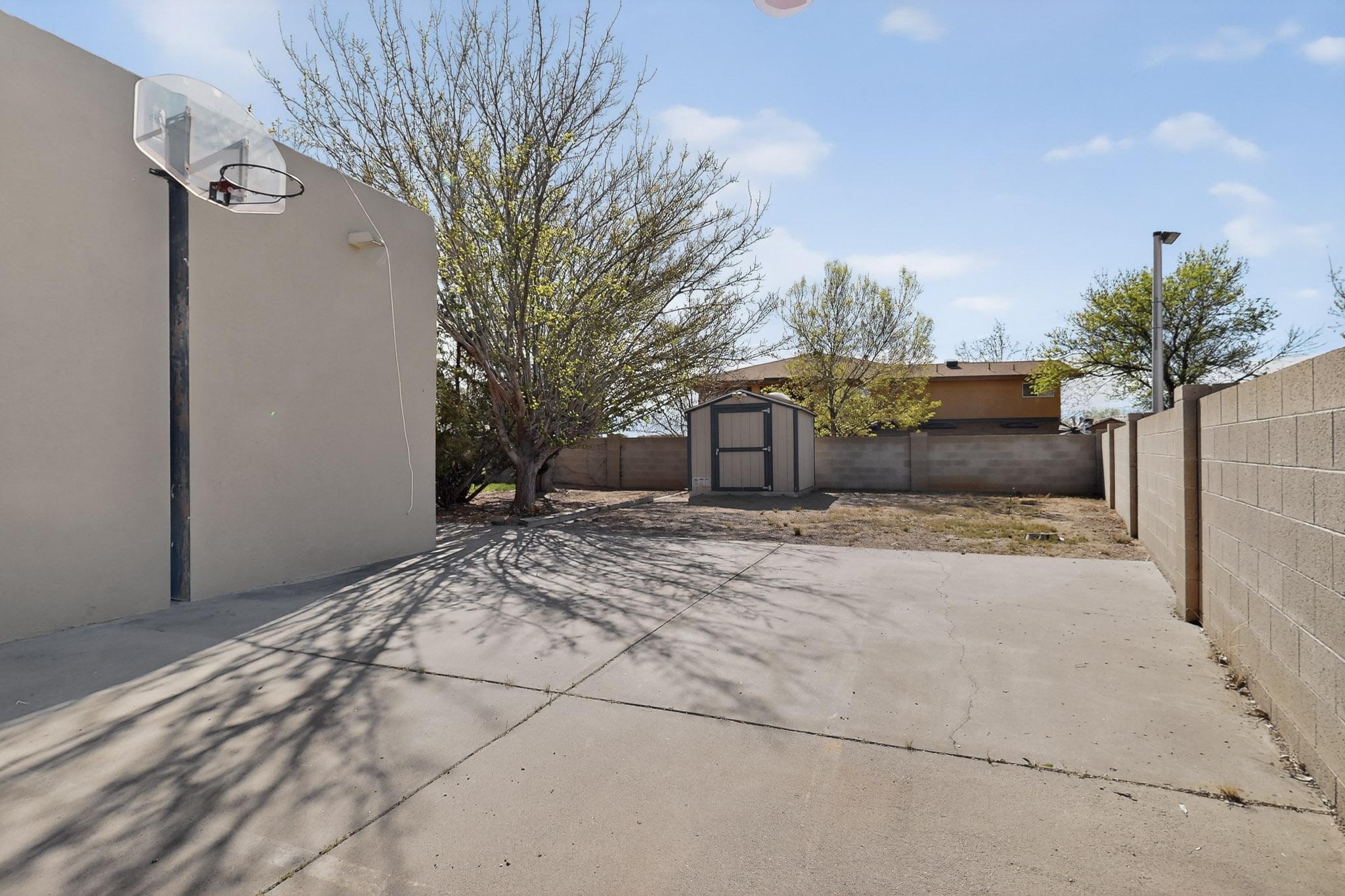 734 Fairway Loop SE