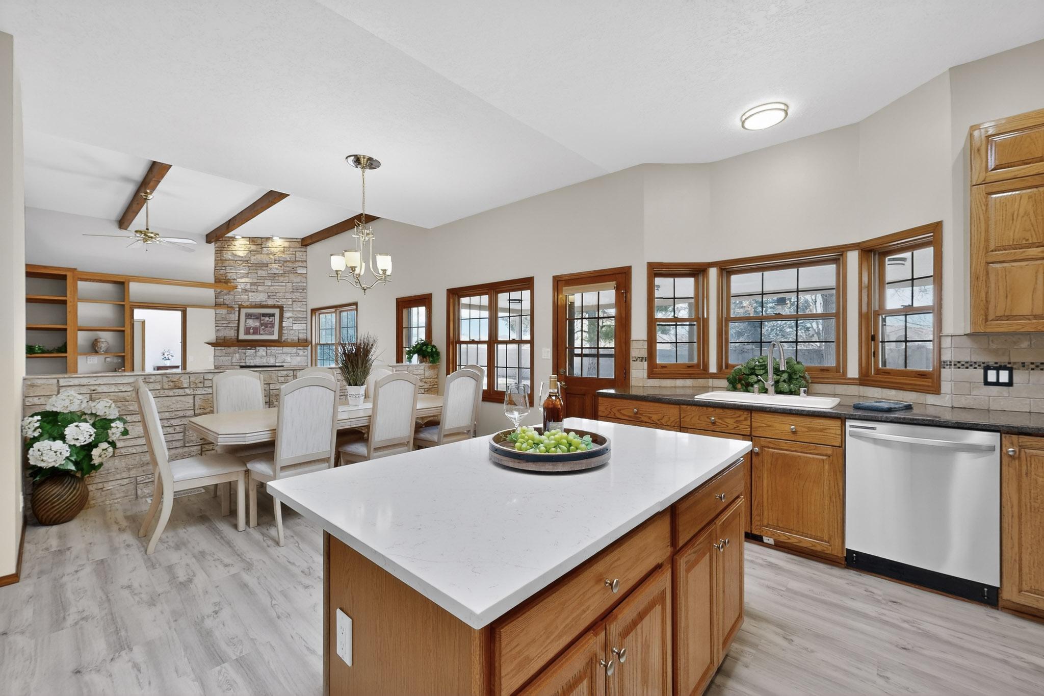 734 Fairway Loop SE