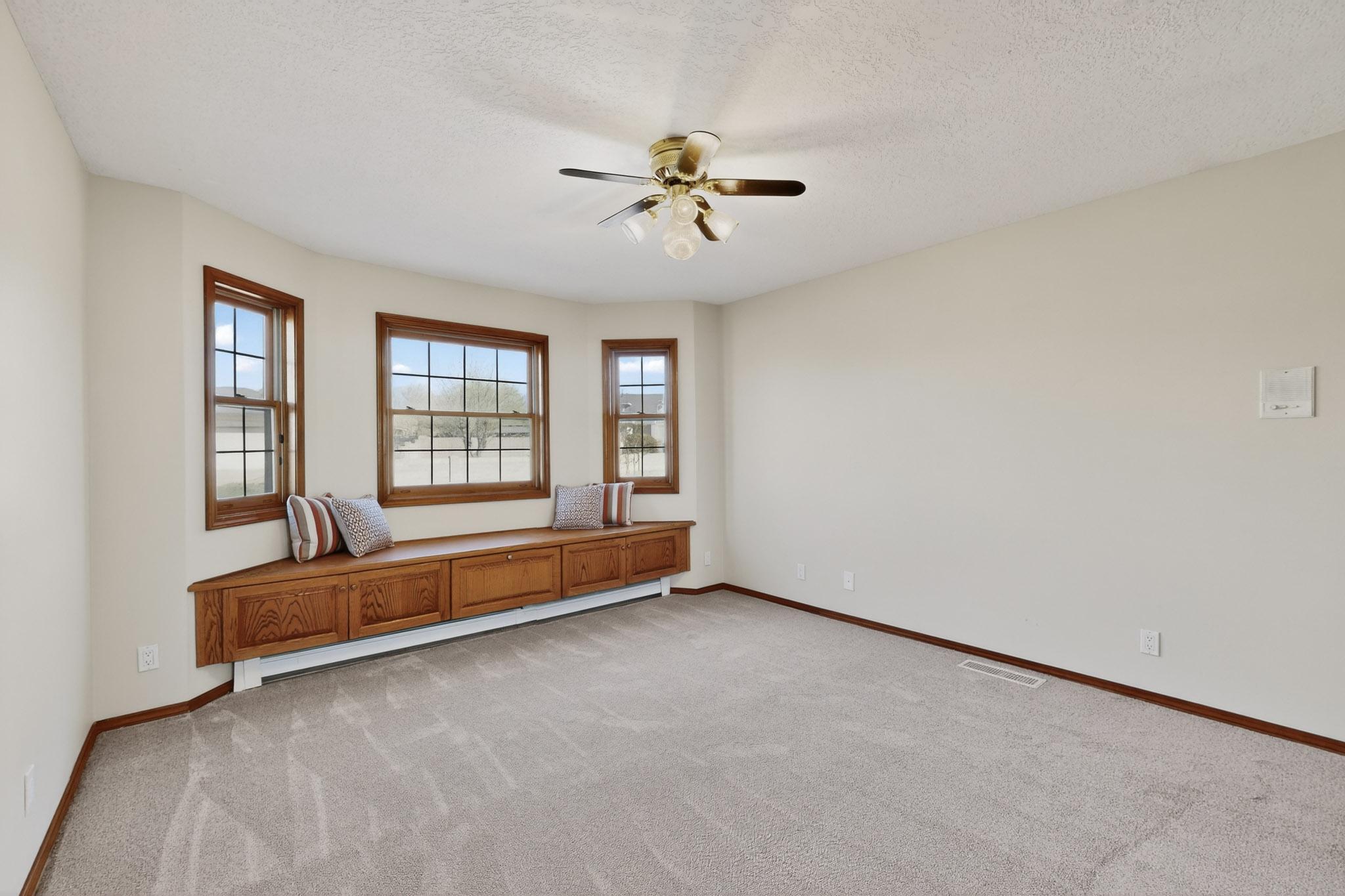 734 Fairway Loop SE