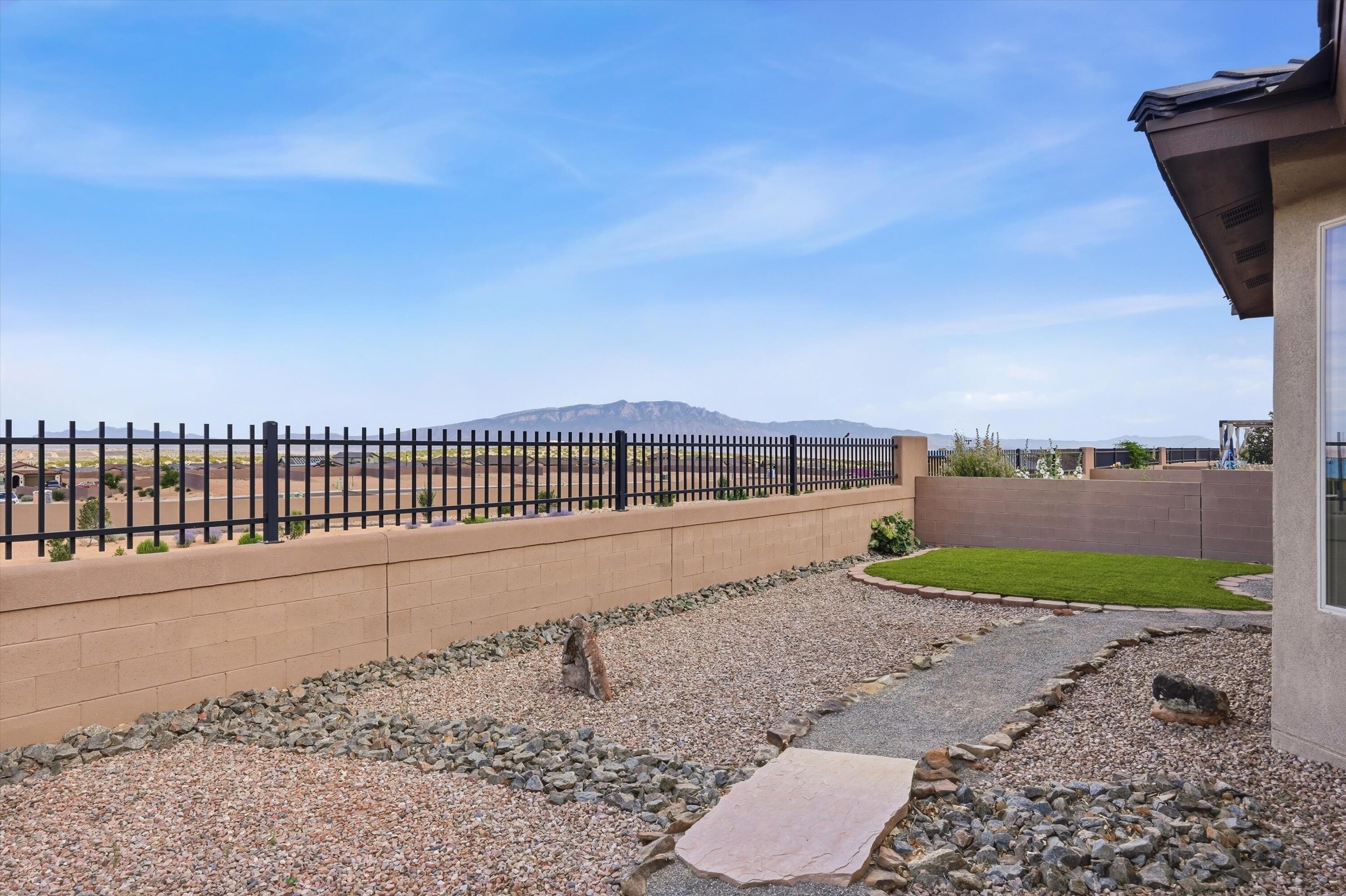 2955 Kings Canyon Loop NE